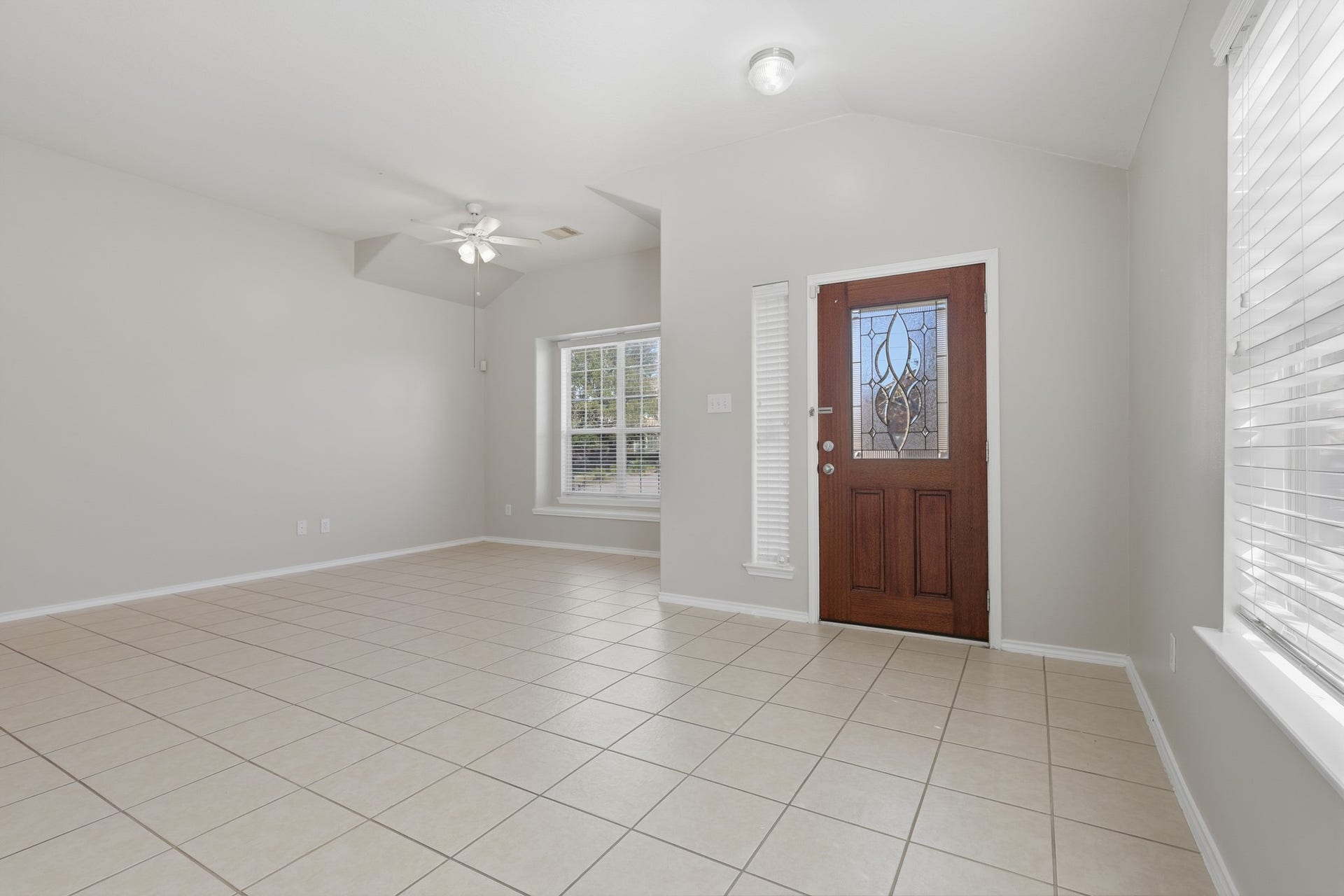 21207 Colton Cove Drive, Houston, TX 77095 Spacious entryway