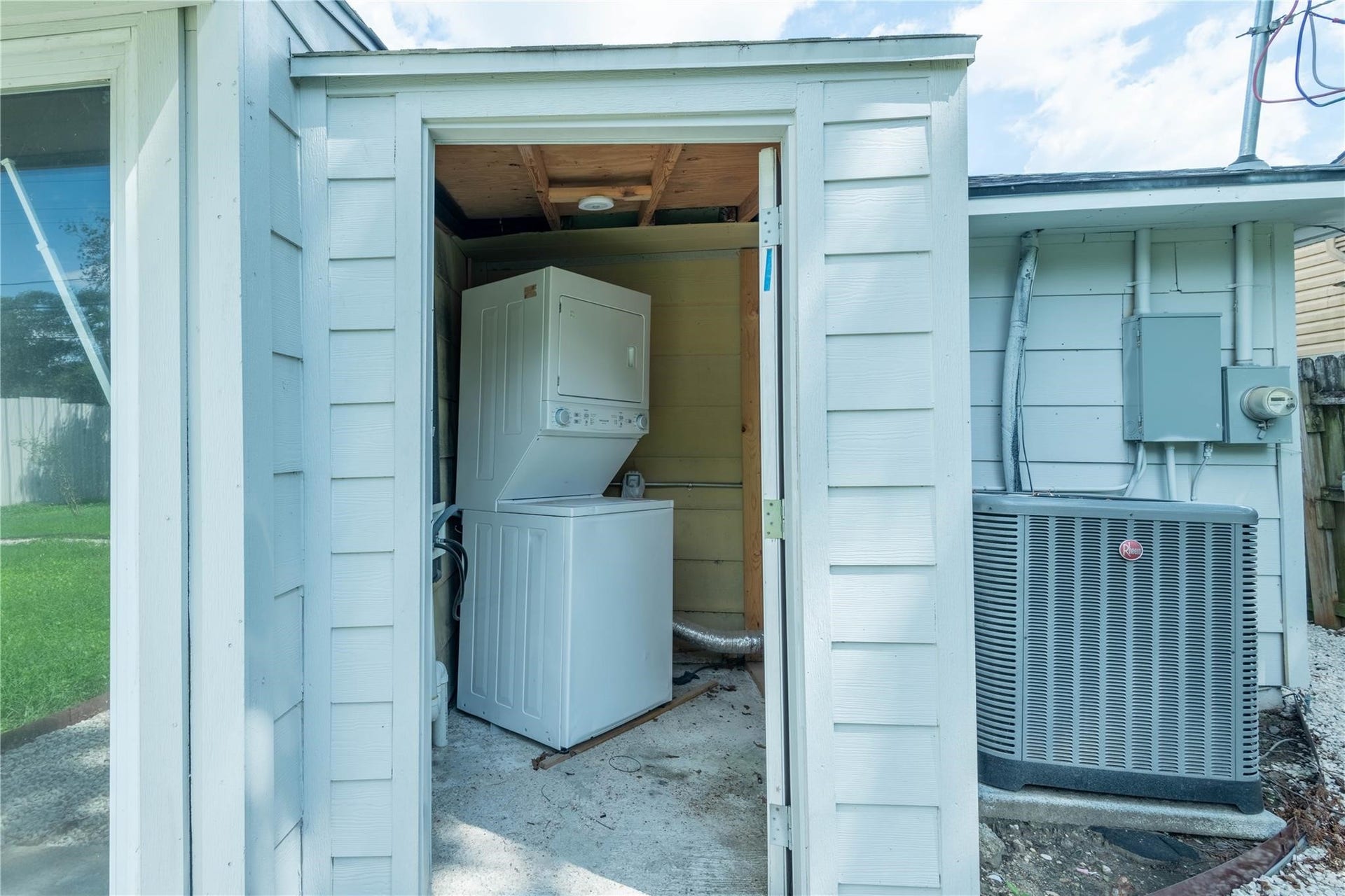 6414 Crestridge Street, Houston, TX 77033 6414 Crestridge Street, Houston, TX 77033