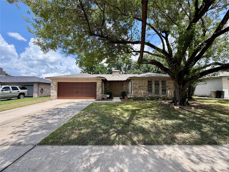 Property photo for 2218 Green Knoll Drive, Houston, TX