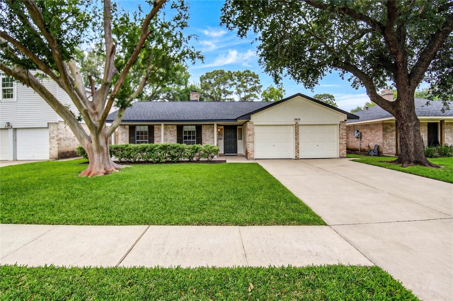 Property photo for 2419 Fairgreen Drive, Missouri City, TX