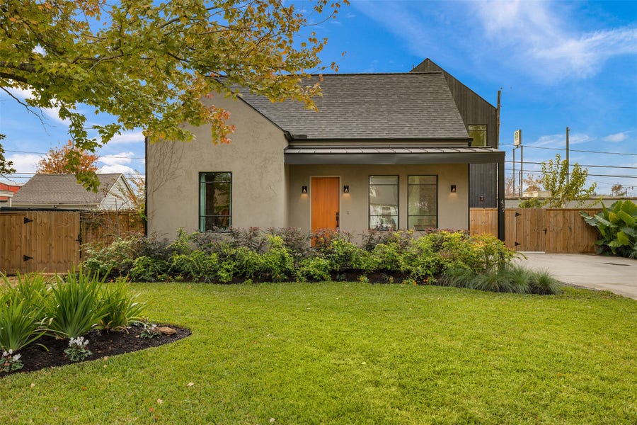 Property photo for 419 W 30th Street, Houston, TX