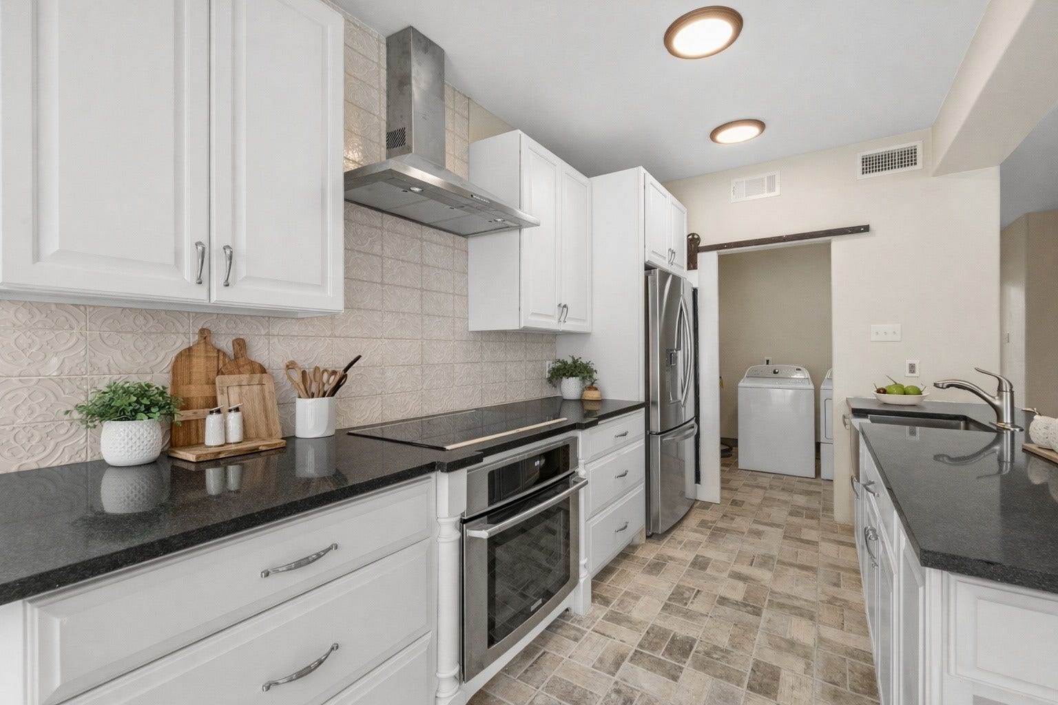 2103 Lake Village Drive, Houston, TX 77339 Virtually Staged Kitchen