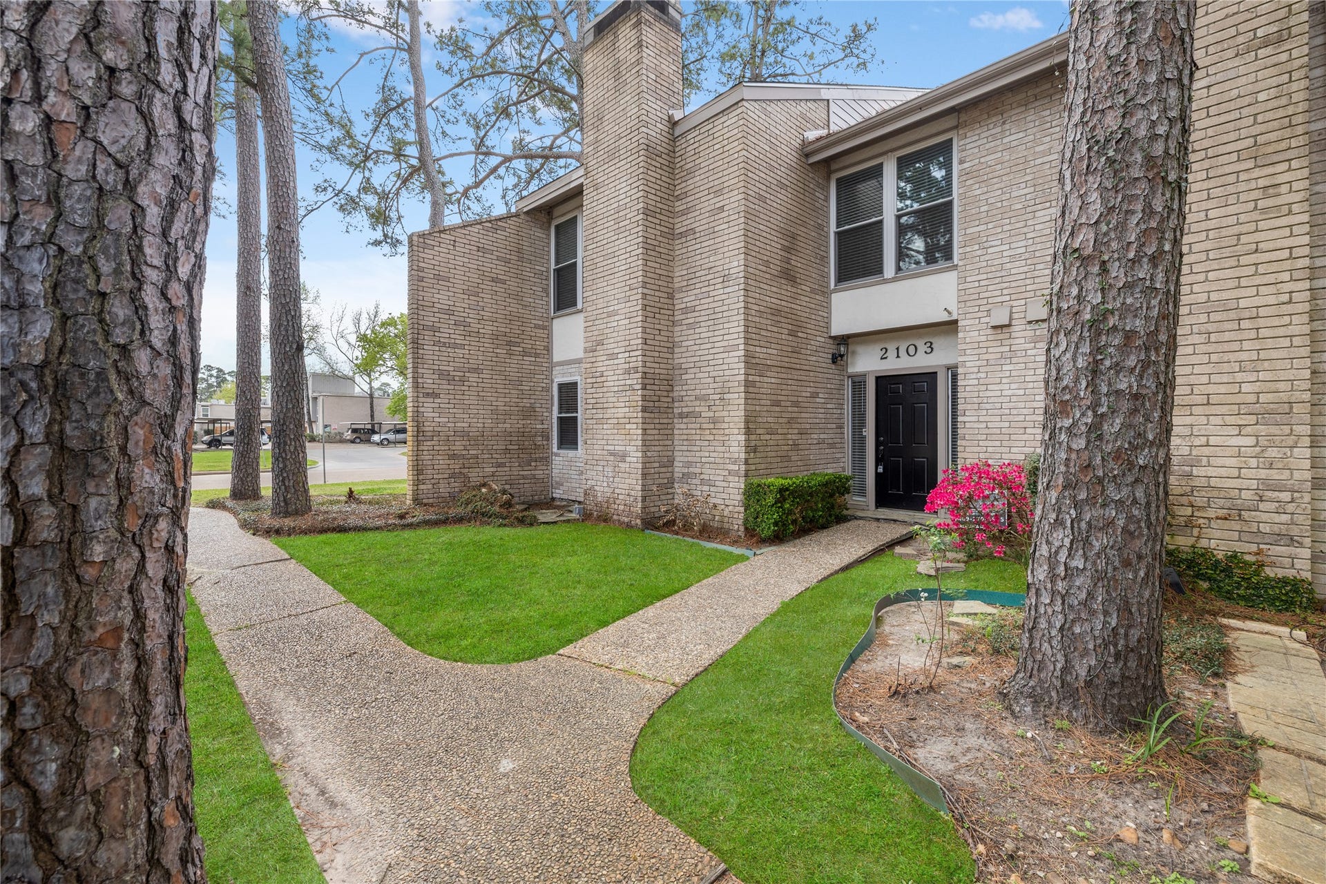 2103 Lake Village Drive, Houston, TX 77339 2103 Lake Village Drive, Houston, TX 77339
