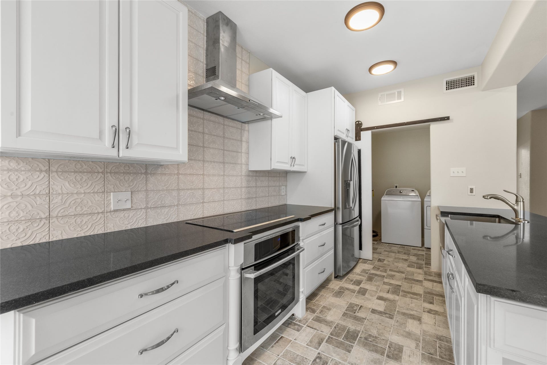 2103 Lake Village Drive, Houston, TX 77339 2103 Lake Village Drive, Houston, TX 77339