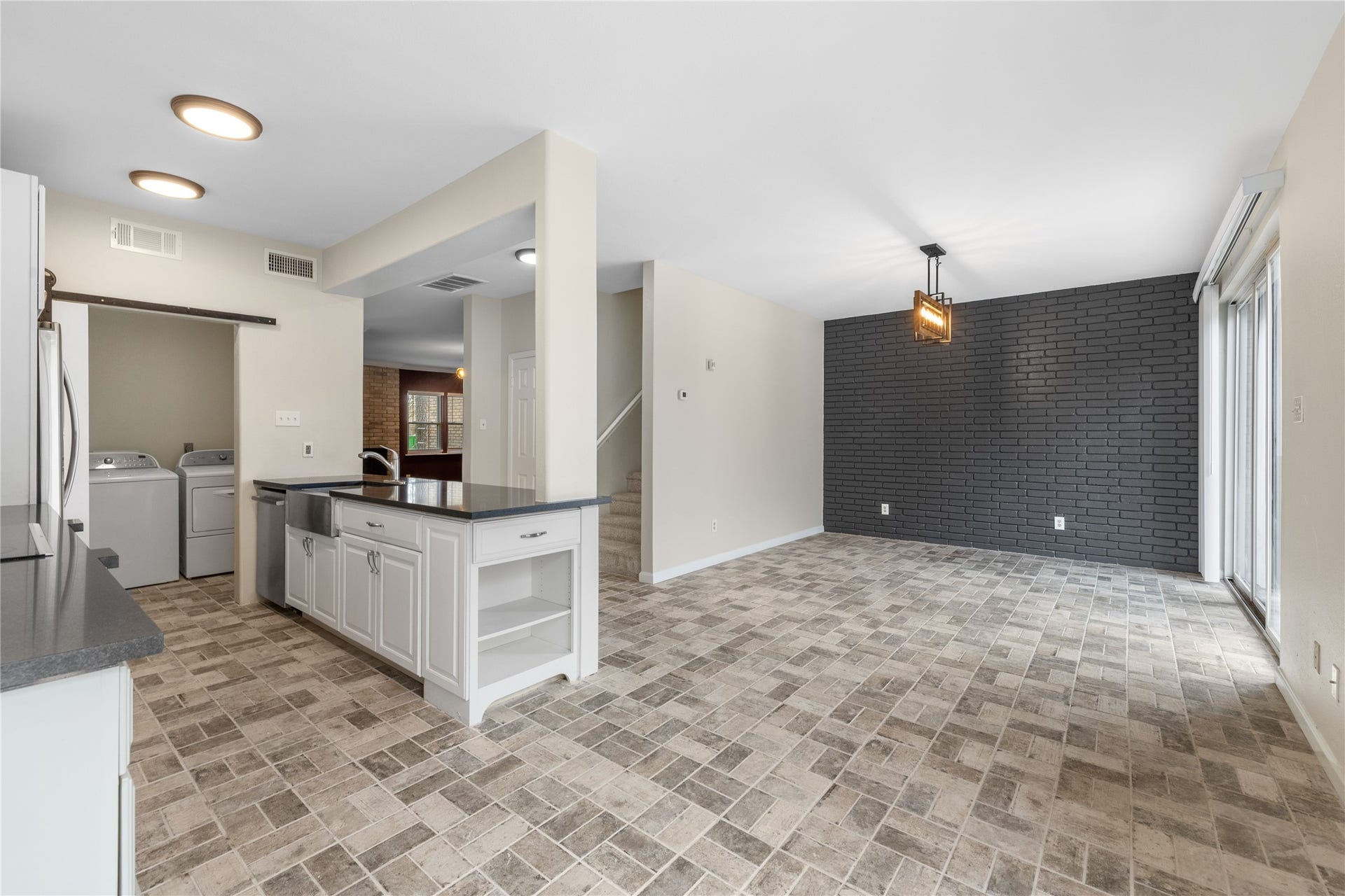 2103 Lake Village Drive, Houston, TX 77339 2103 Lake Village Drive, Houston, TX 77339
