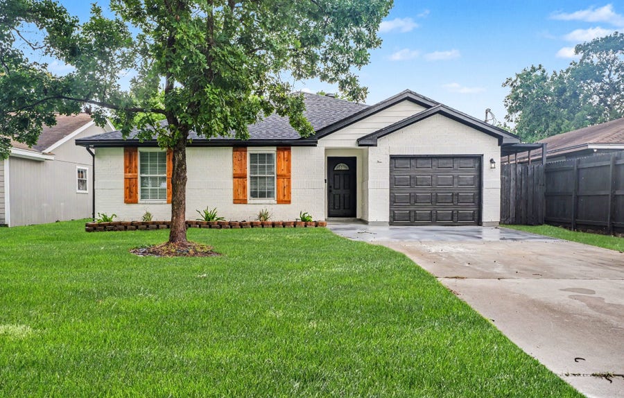 Property photo for 4104 1/2 20th Street N, Texas City, TX