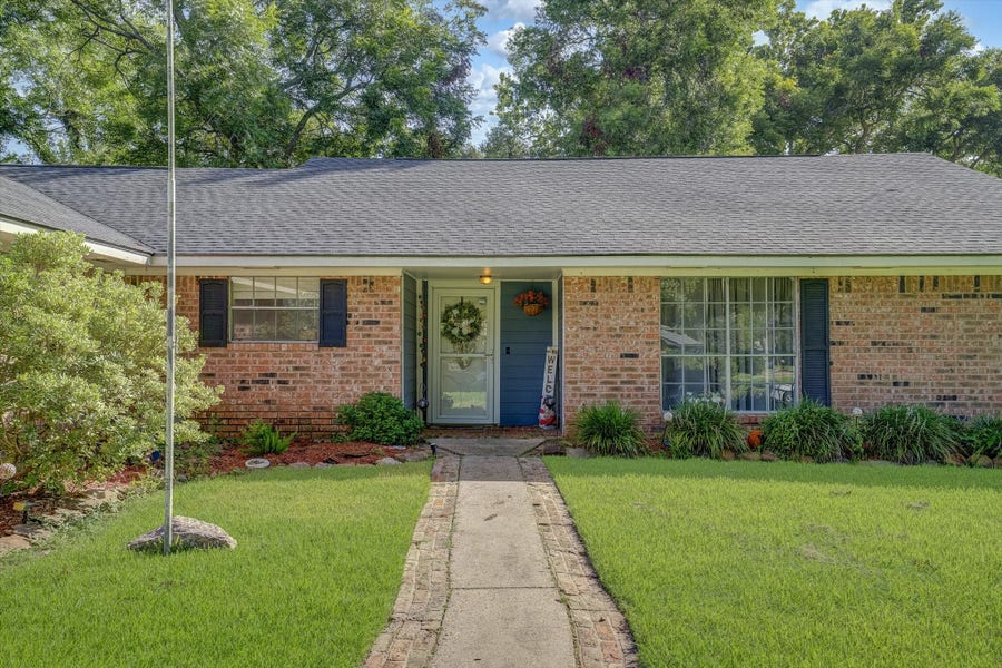 Property photo for 109 Southern Oaks Drive, Lake Jackson, TX