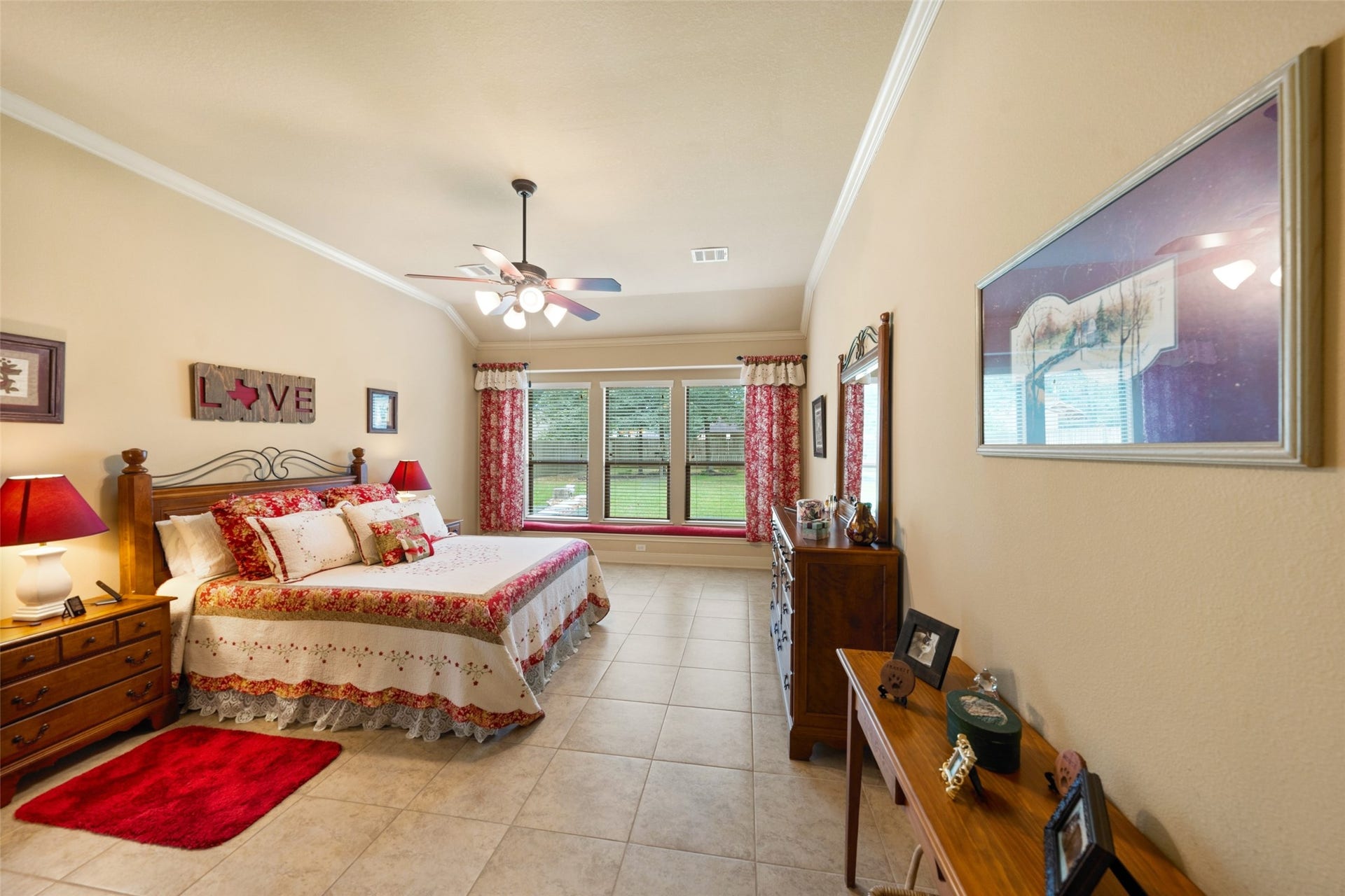 903 Weeping Willow Way, Magnolia, TX 77354 Spacious primary bedroom with crown molding overlooking back yard.