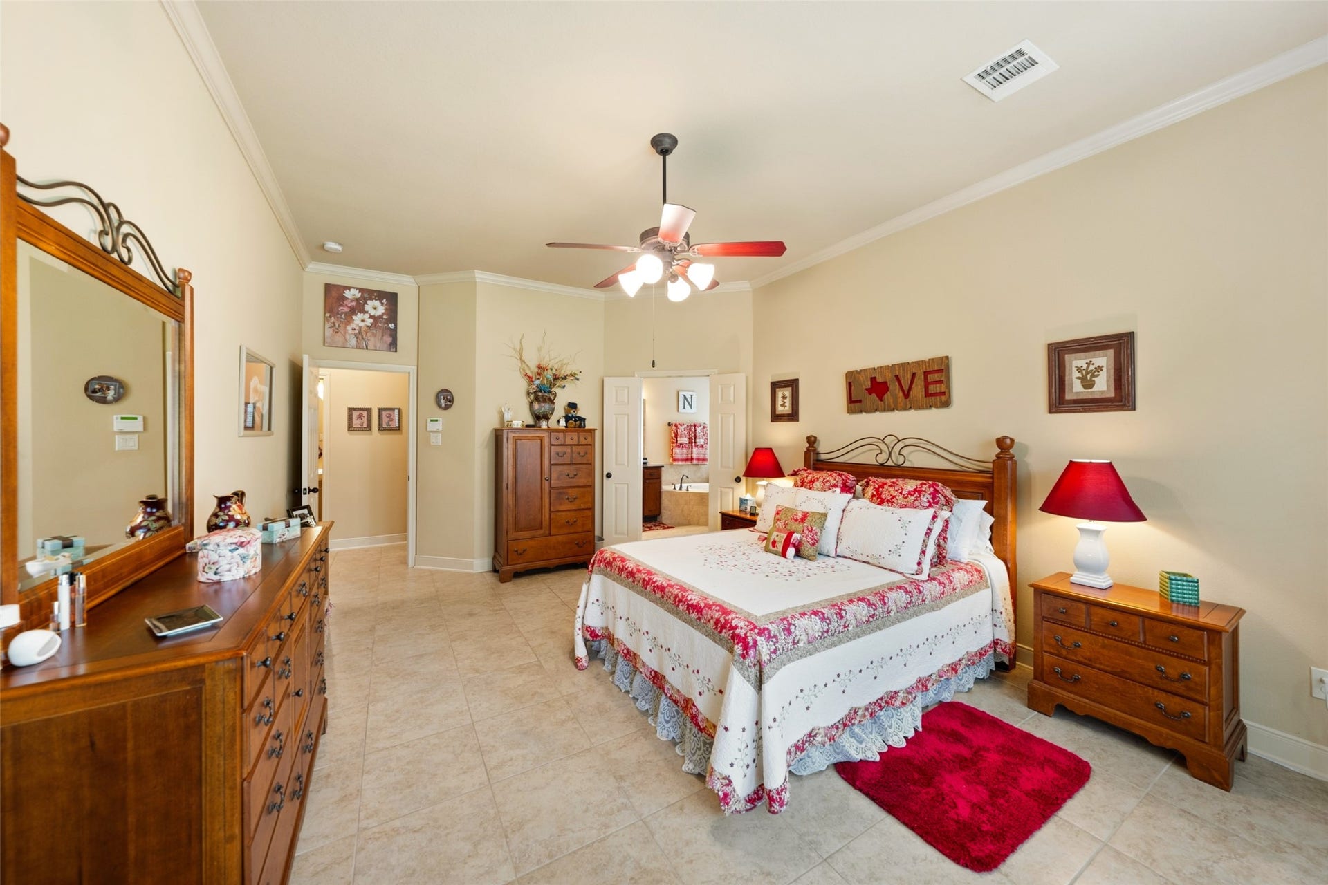903 Weeping Willow Way, Magnolia, TX 77354 Spacious and inviting primary bedroom.