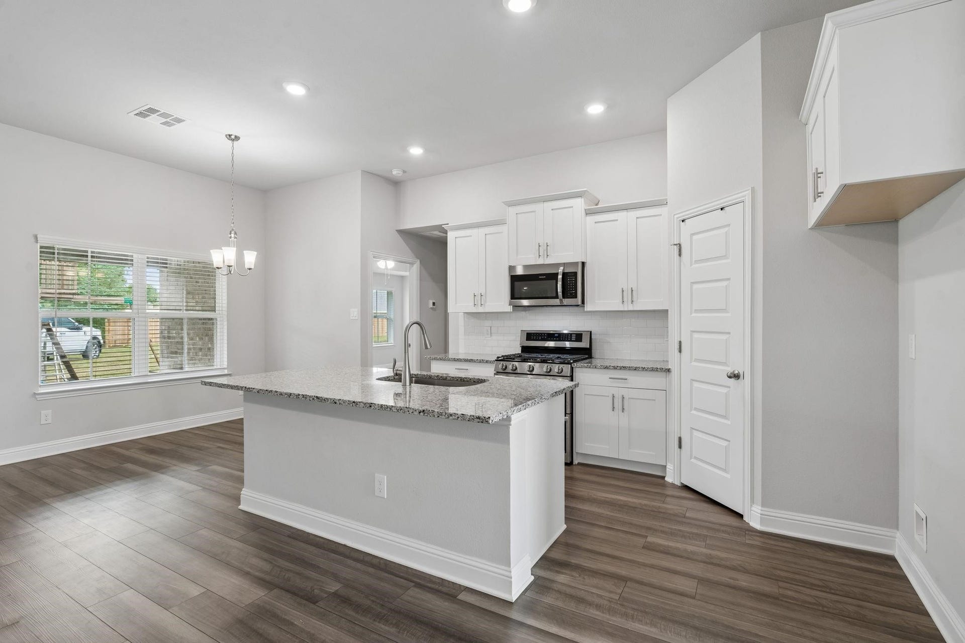 10 Gemstone Court, Angleton, TX 77515 10 Gemstone Court, Angleton, TX 77515