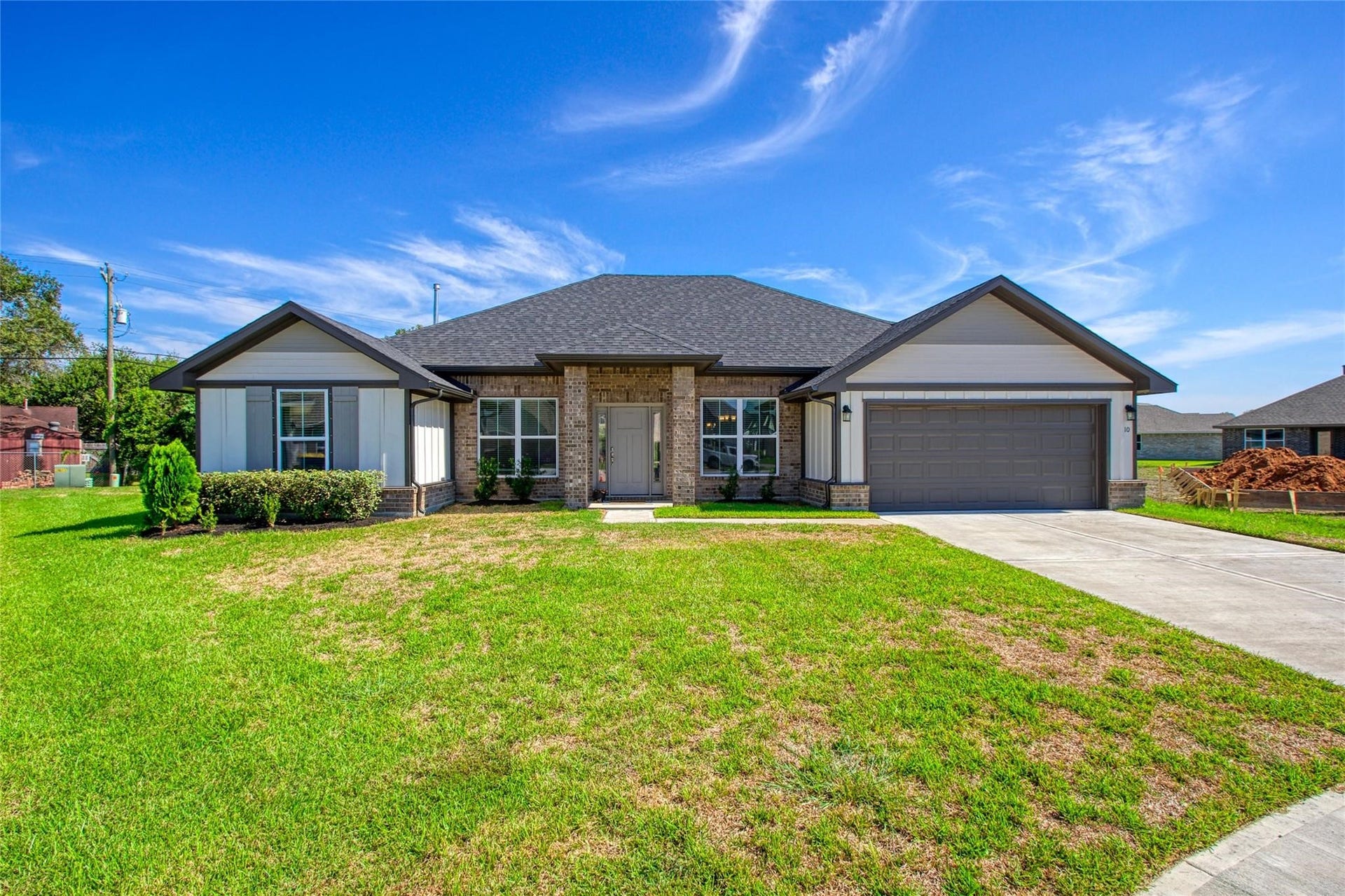 10 Gemstone Court, Angleton, TX 77515 10 Gemstone Court, Angleton, TX 77515