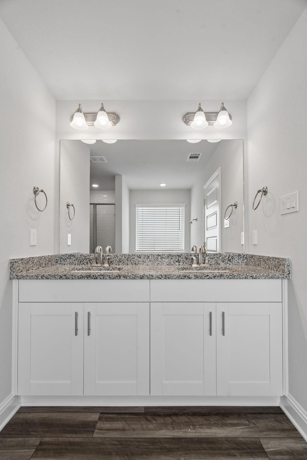 10 Gemstone Court, Angleton, TX 77515 10 Gemstone Court, Angleton, TX 77515