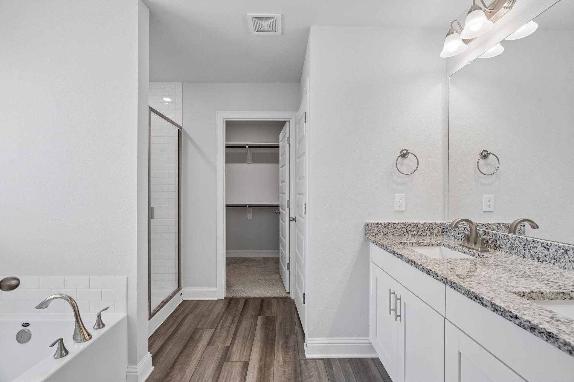10 Gemstone Court, Angleton, TX 77515 10 Gemstone Court, Angleton, TX 77515