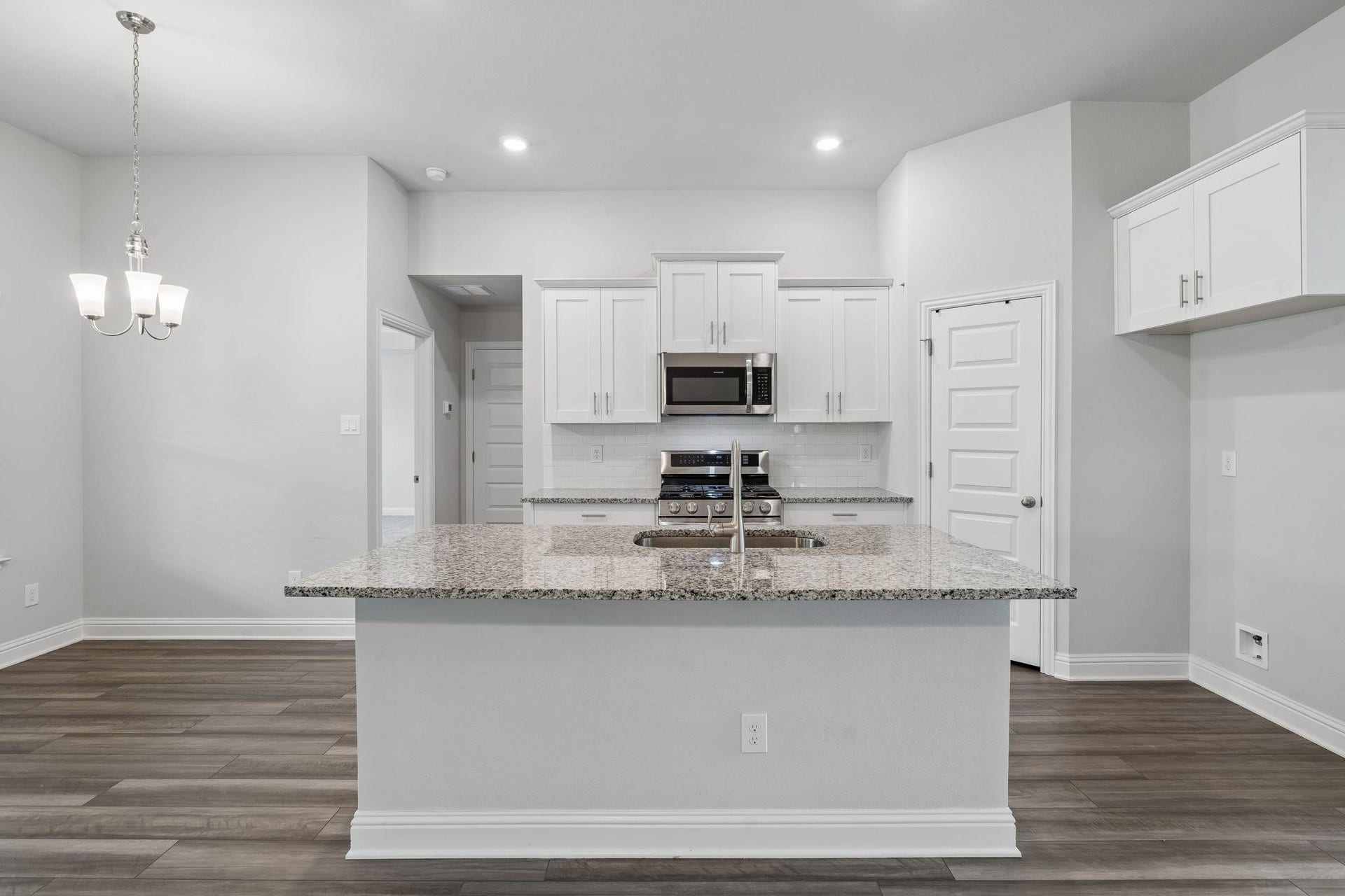 10 Gemstone Court, Angleton, TX 77515 10 Gemstone Court, Angleton, TX 77515
