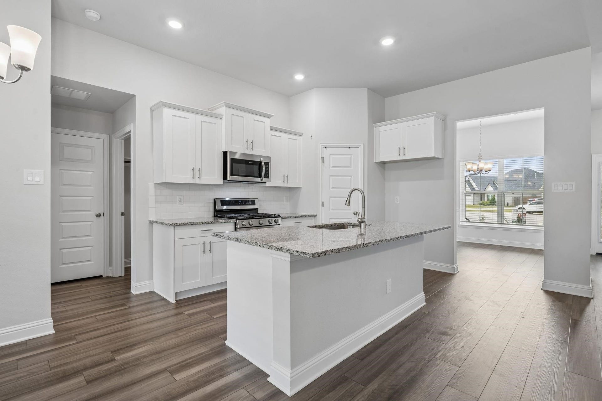 10 Gemstone Court, Angleton, TX 77515 10 Gemstone Court, Angleton, TX 77515