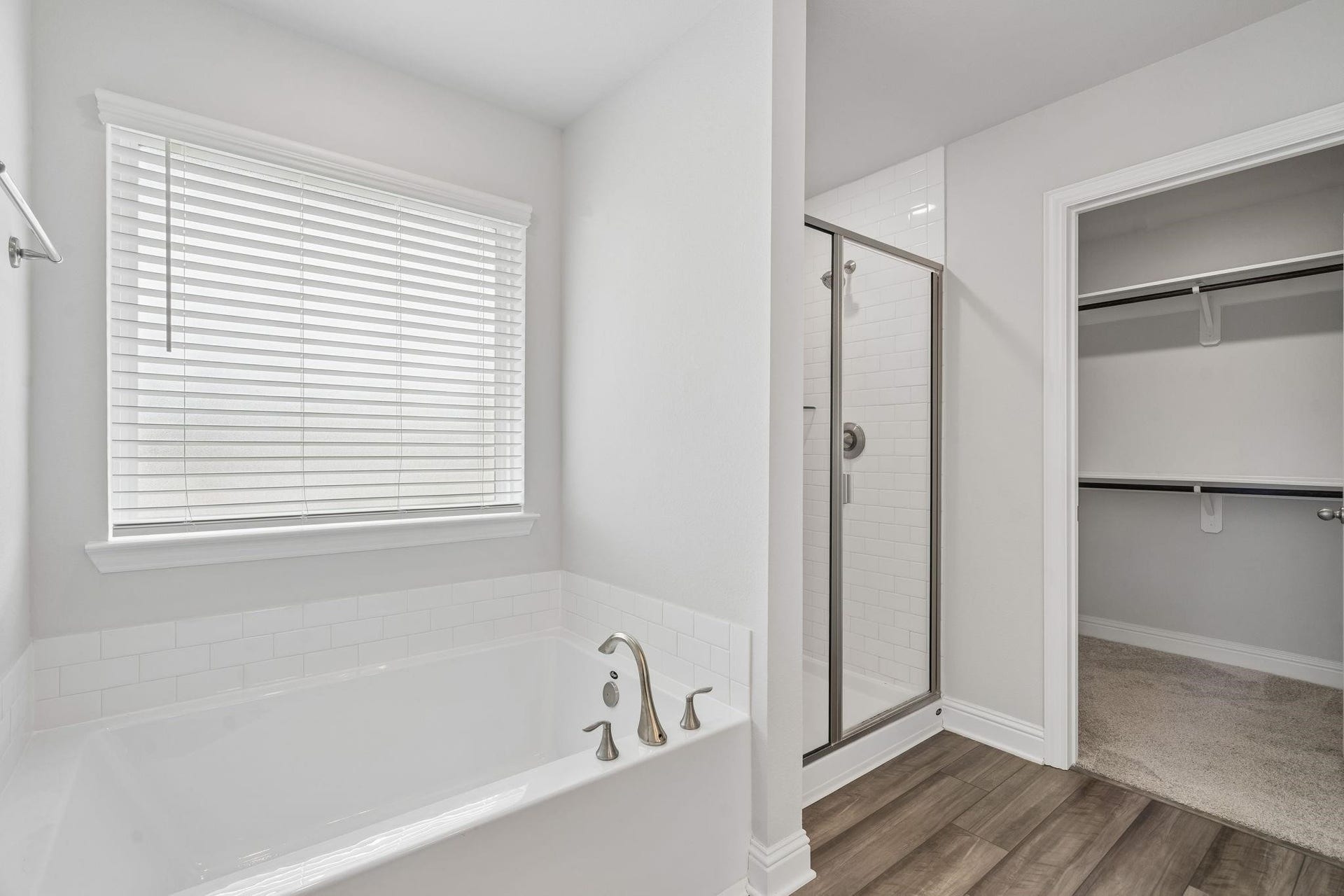 10 Gemstone Court, Angleton, TX 77515 10 Gemstone Court, Angleton, TX 77515