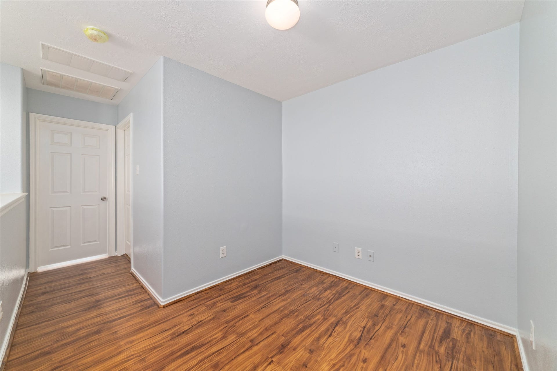 8734 Rainglen Lane, Houston, TX 77044