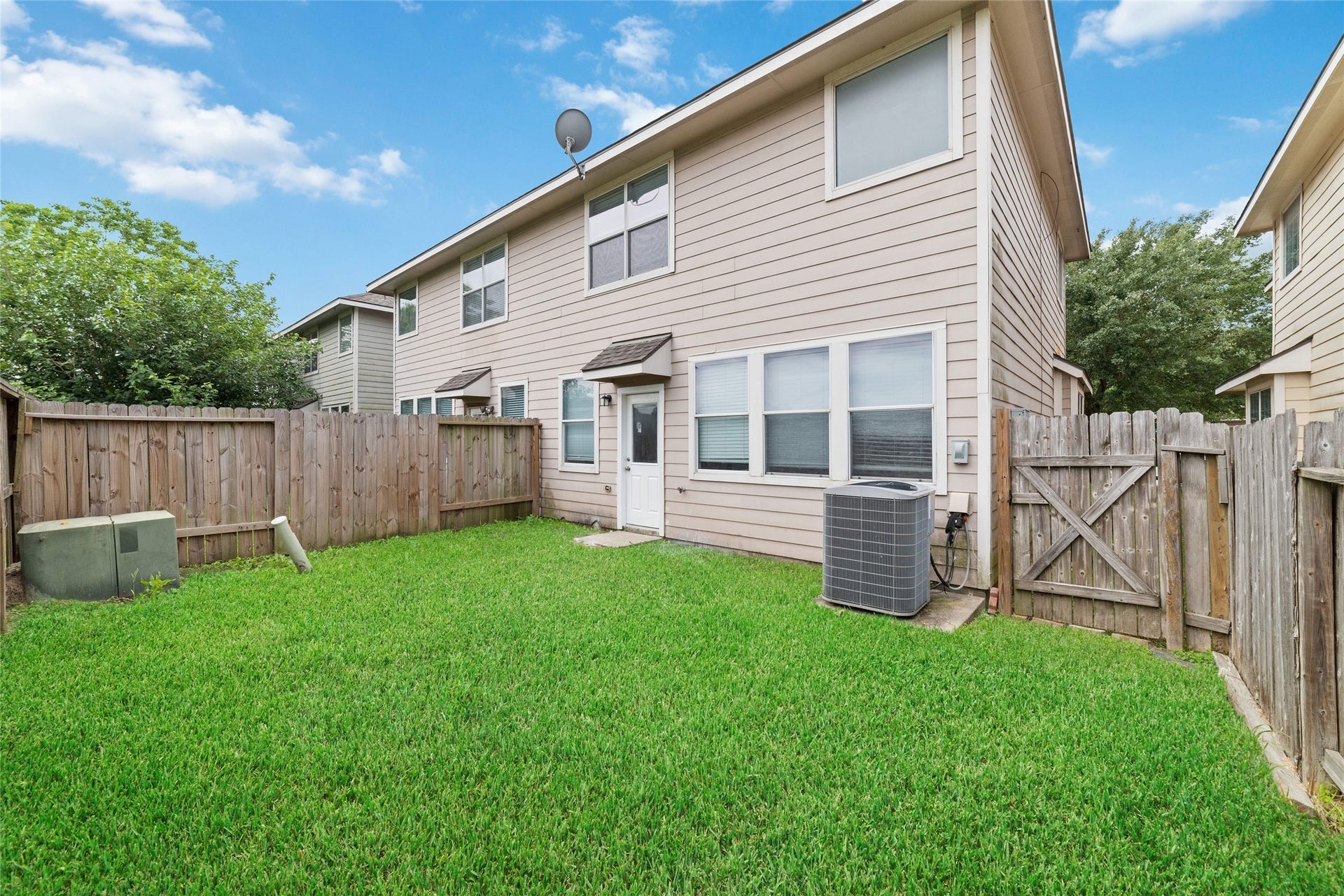 8734 Rainglen Lane, Houston, TX 77044