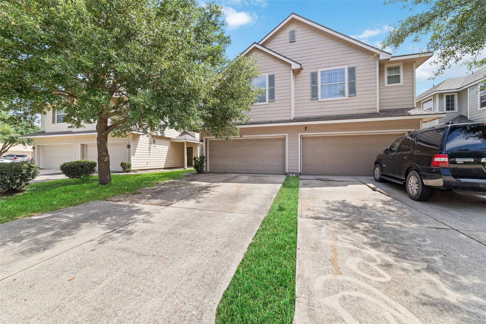 8734 Rainglen Lane, Houston, TX 77044
