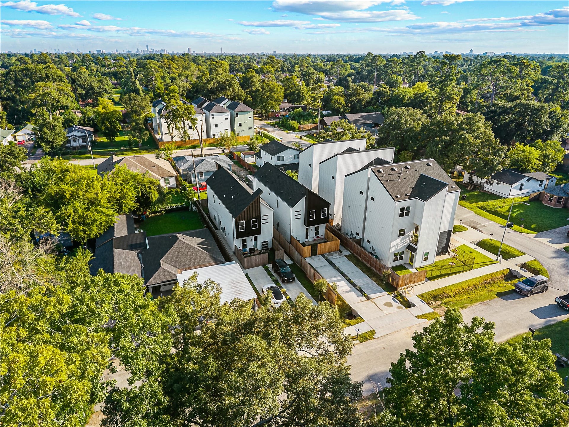 2477 Carmel Street, Houston, TX 77091 2477 Carmel Street, Houston, TX 77091