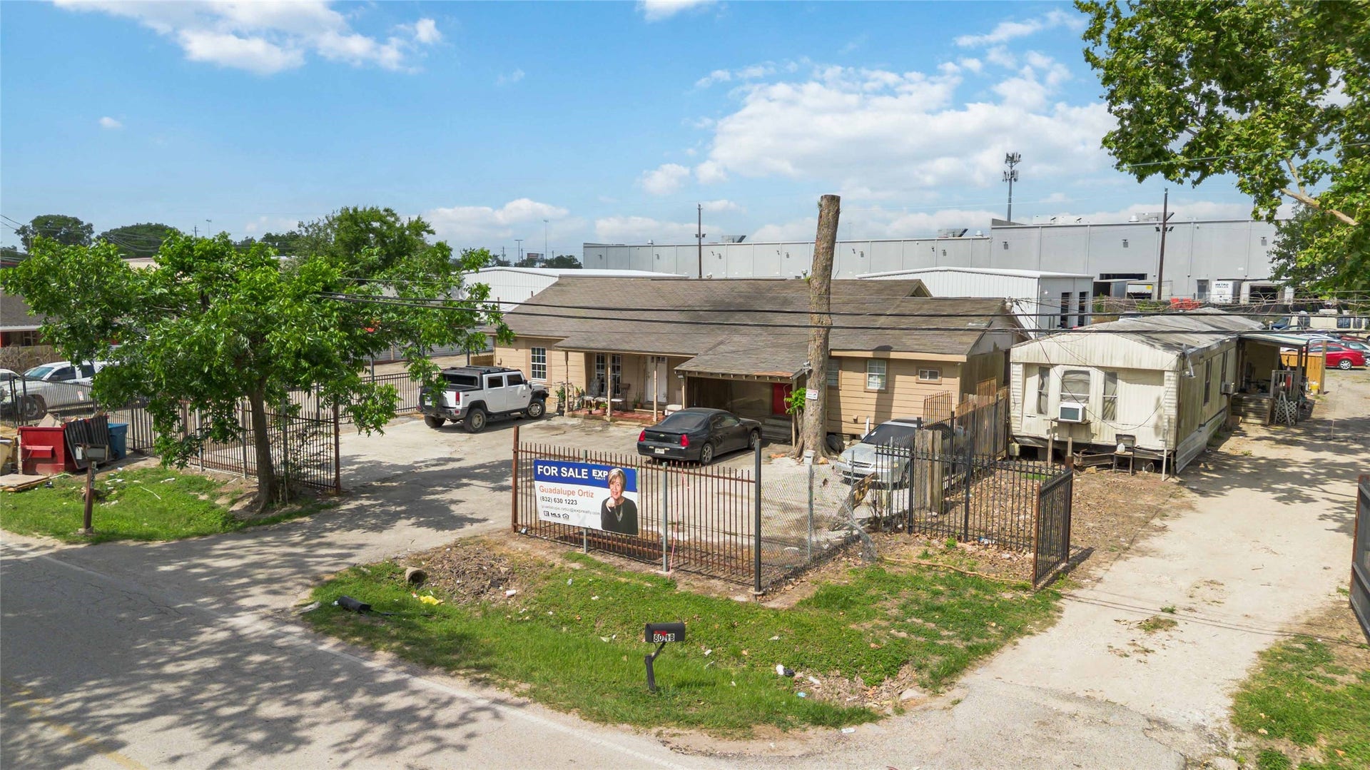8021 Berwyn Drive, Houston, TX 77037 8021 Berwyn Drive, Houston, TX 77037