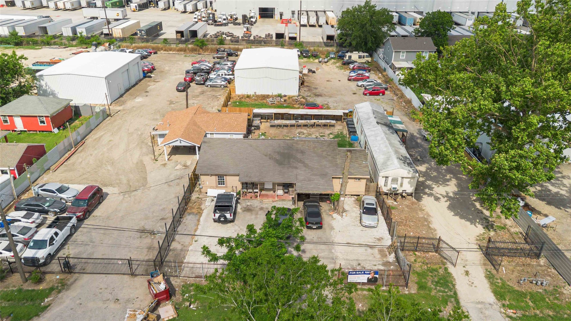 8021 Berwyn Drive, Houston, TX 77037 8021 Berwyn Drive, Houston, TX 77037