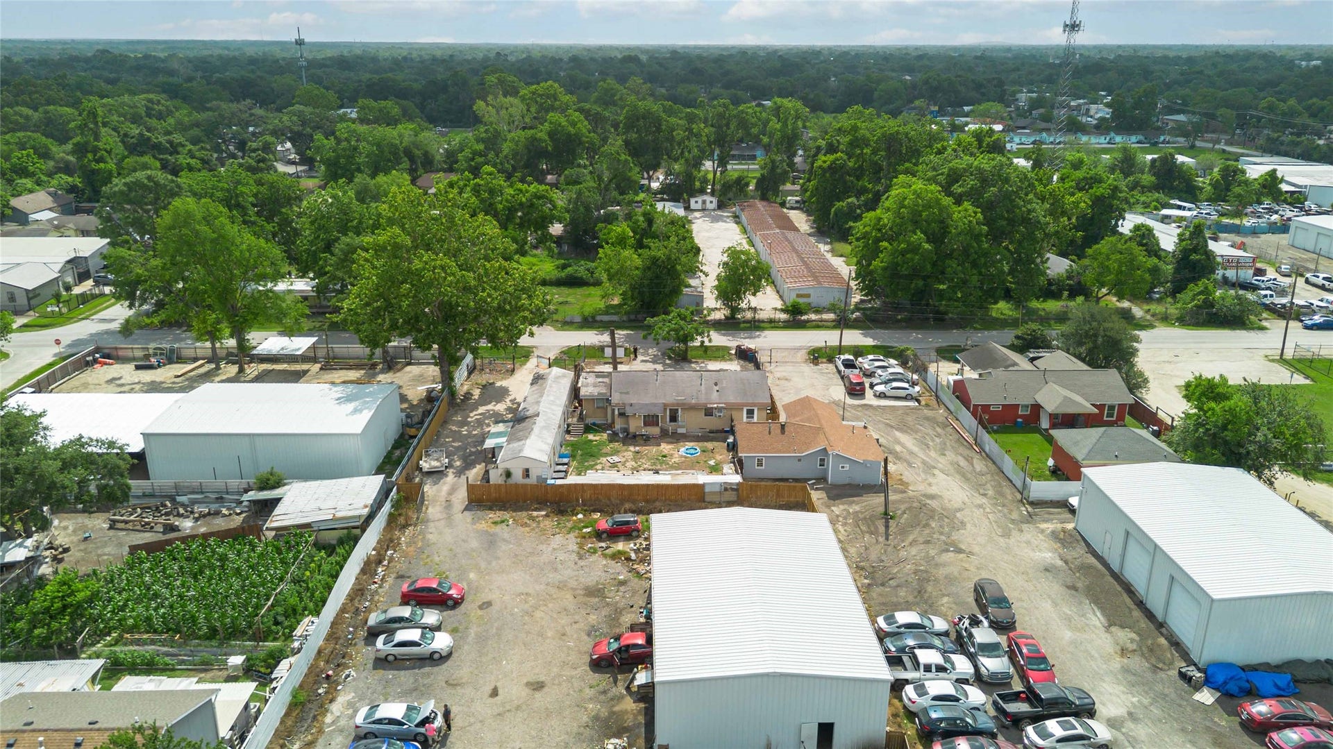 8021 Berwyn Drive, Houston, TX 77037 8021 Berwyn Drive, Houston, TX 77037