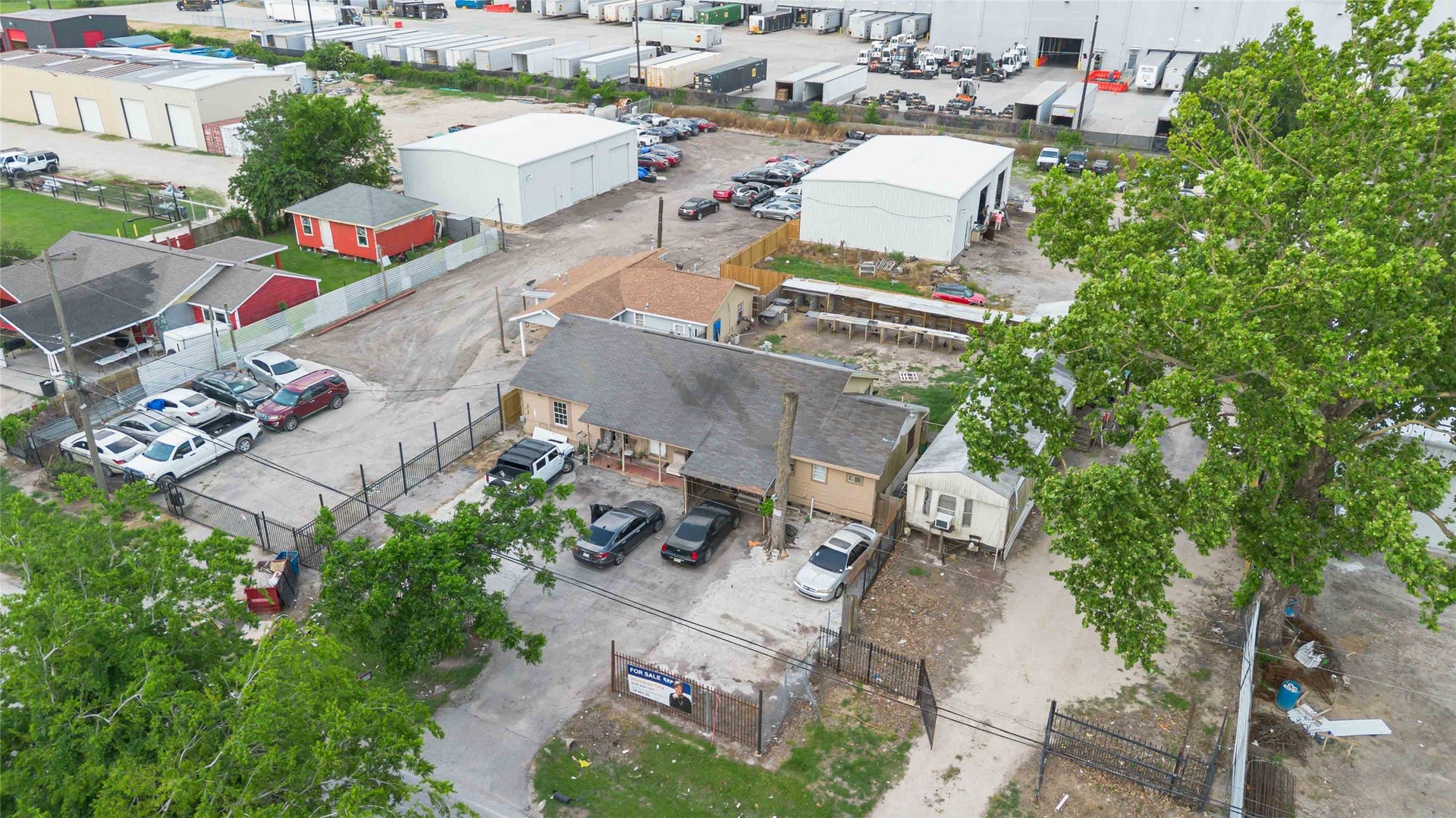 8021 Berwyn Drive, Houston, TX 77037 8021 Berwyn Drive, Houston, TX 77037