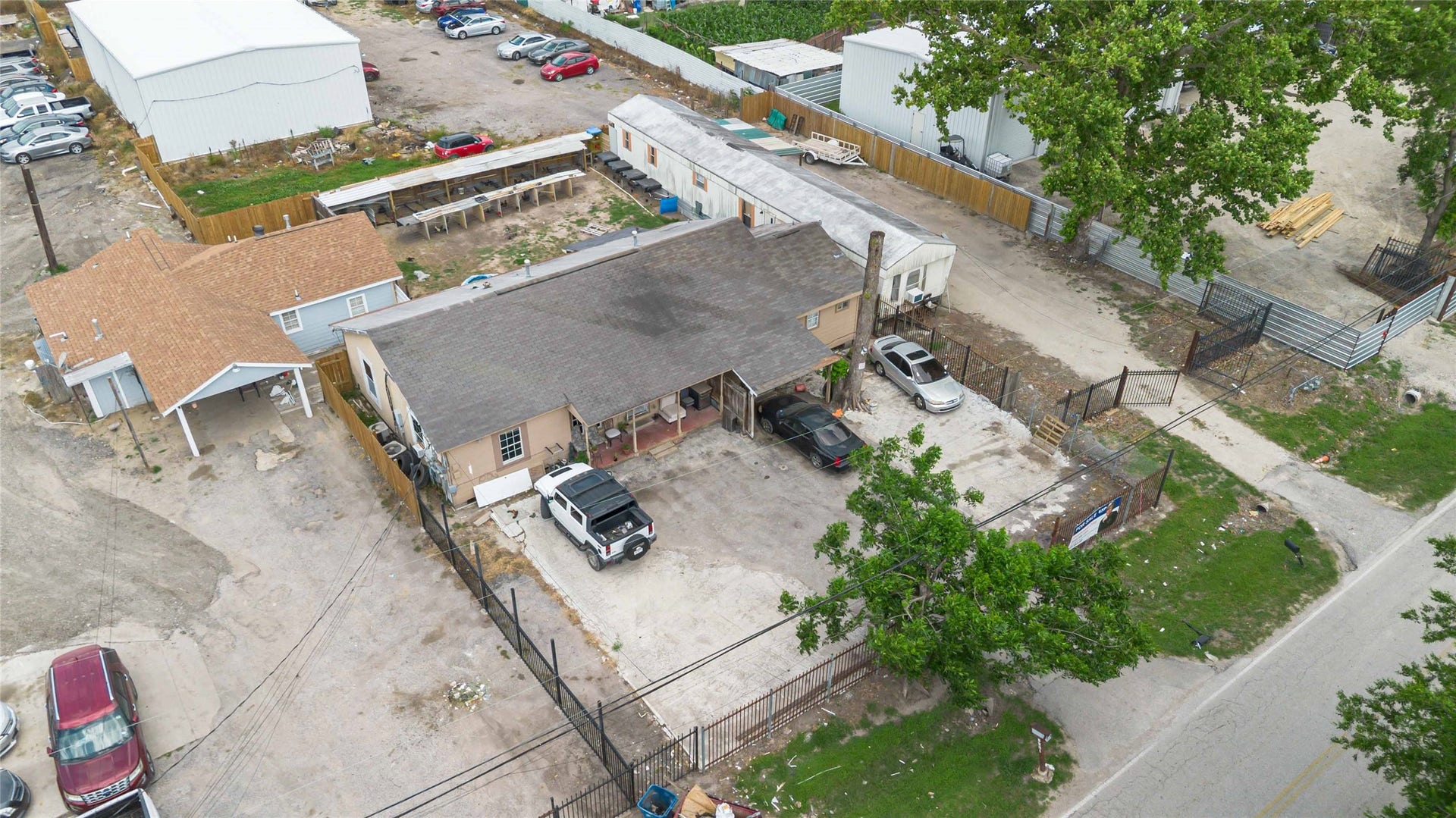 8021 Berwyn Drive, Houston, TX 77037 8021 Berwyn Drive, Houston, TX 77037