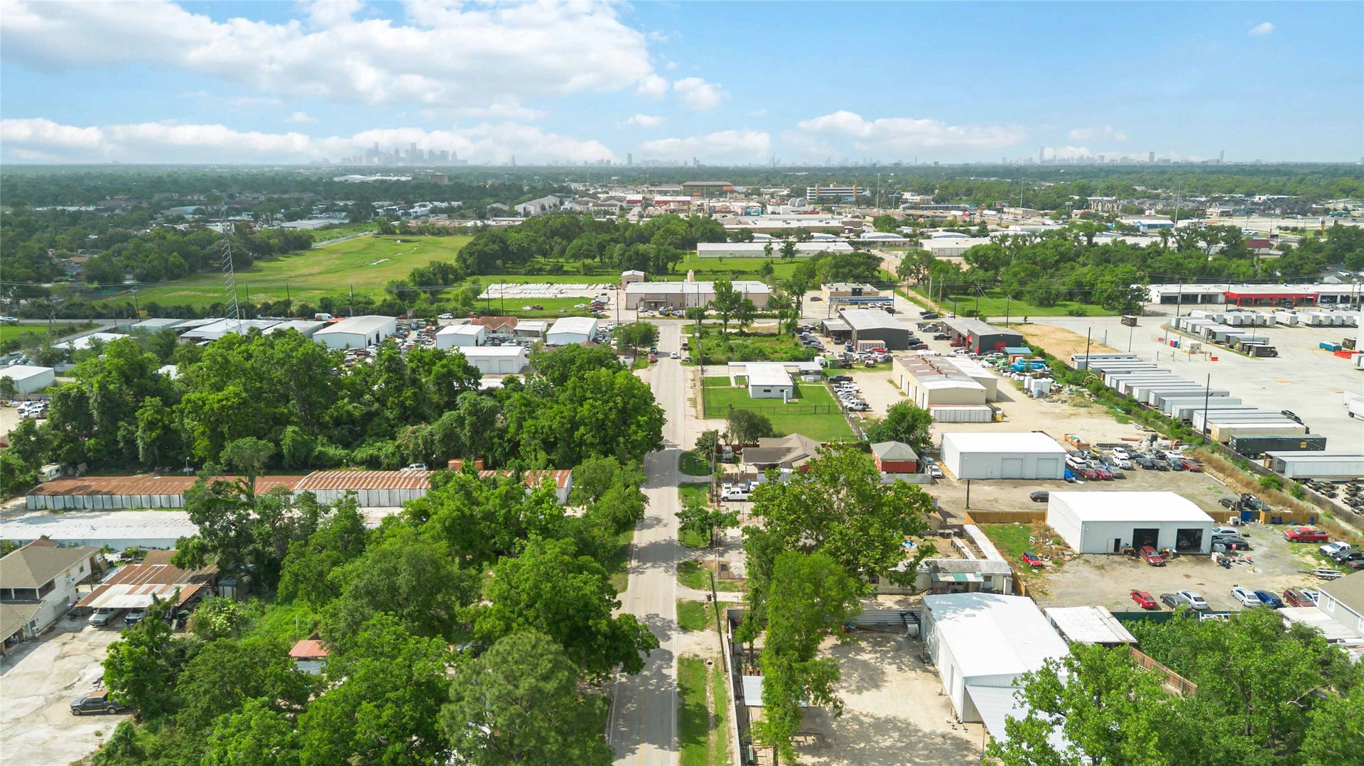 8021 Berwyn Drive, Houston, TX 77037 8021 Berwyn Drive, Houston, TX 77037
