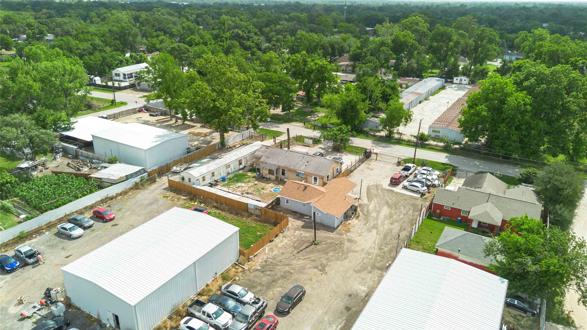 8021 Berwyn Drive, Houston, TX 77037 8021 Berwyn Drive, Houston, TX 77037