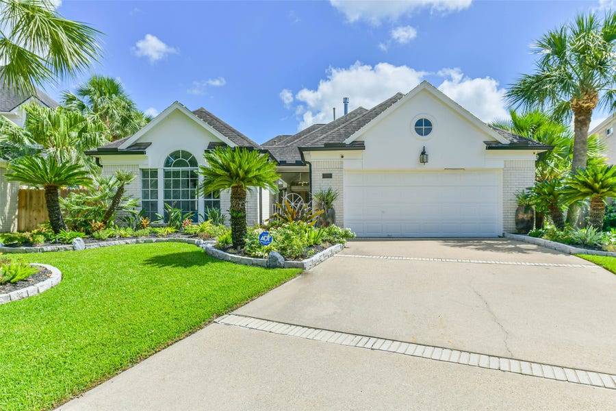 Property photo for 102 Del Mar Street, Kemah, TX