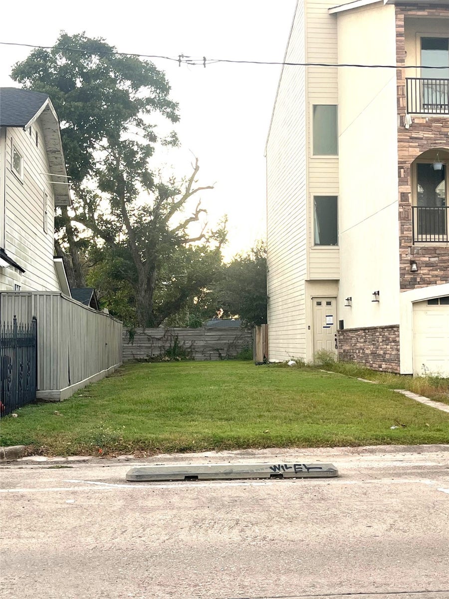 Property photo for 1811-A Elysian Street, Houston, TX