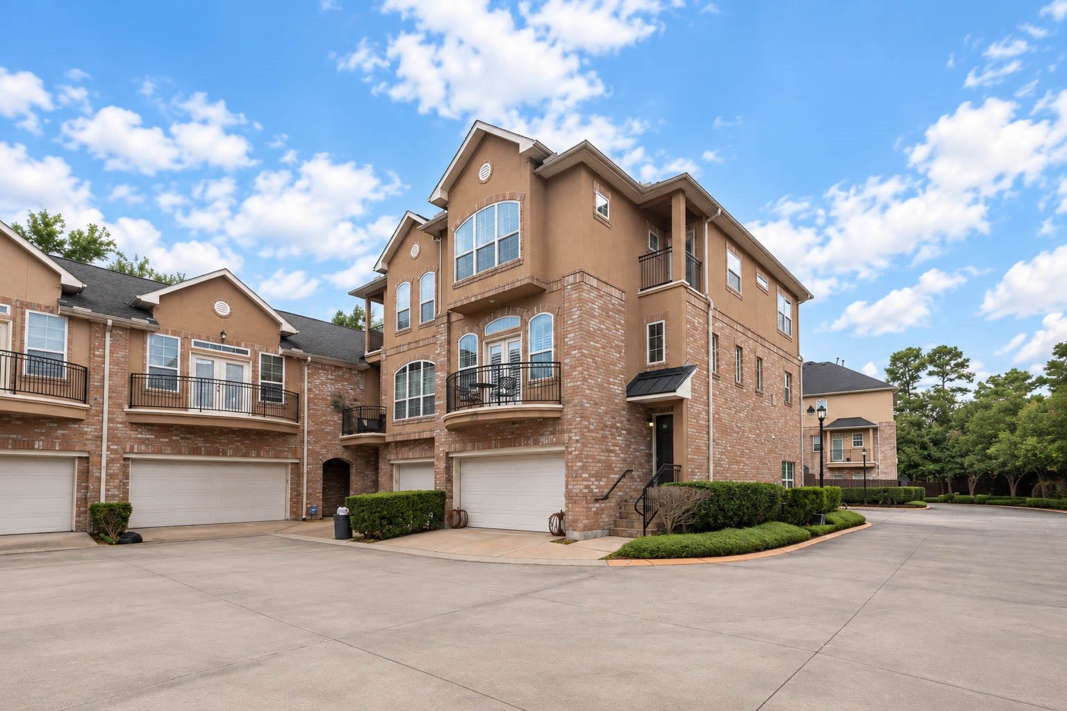 12 Versante Court, Houston, TX 77070