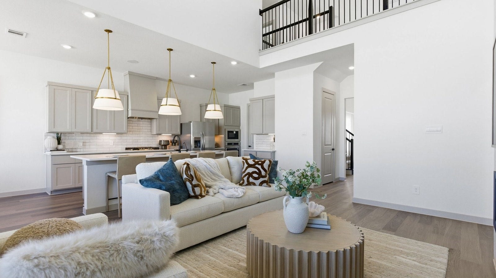 2507 Friendswood Trail, Friendswood, TX 77546 A luxurious living room featuring tall ceilings, large windows for natural lighting wood flooring and a view to the backyard.