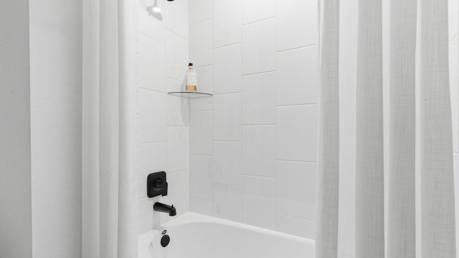 2507 Friendswood Trail, Friendswood, TX 77546 Standing tub in the secondary bathroom