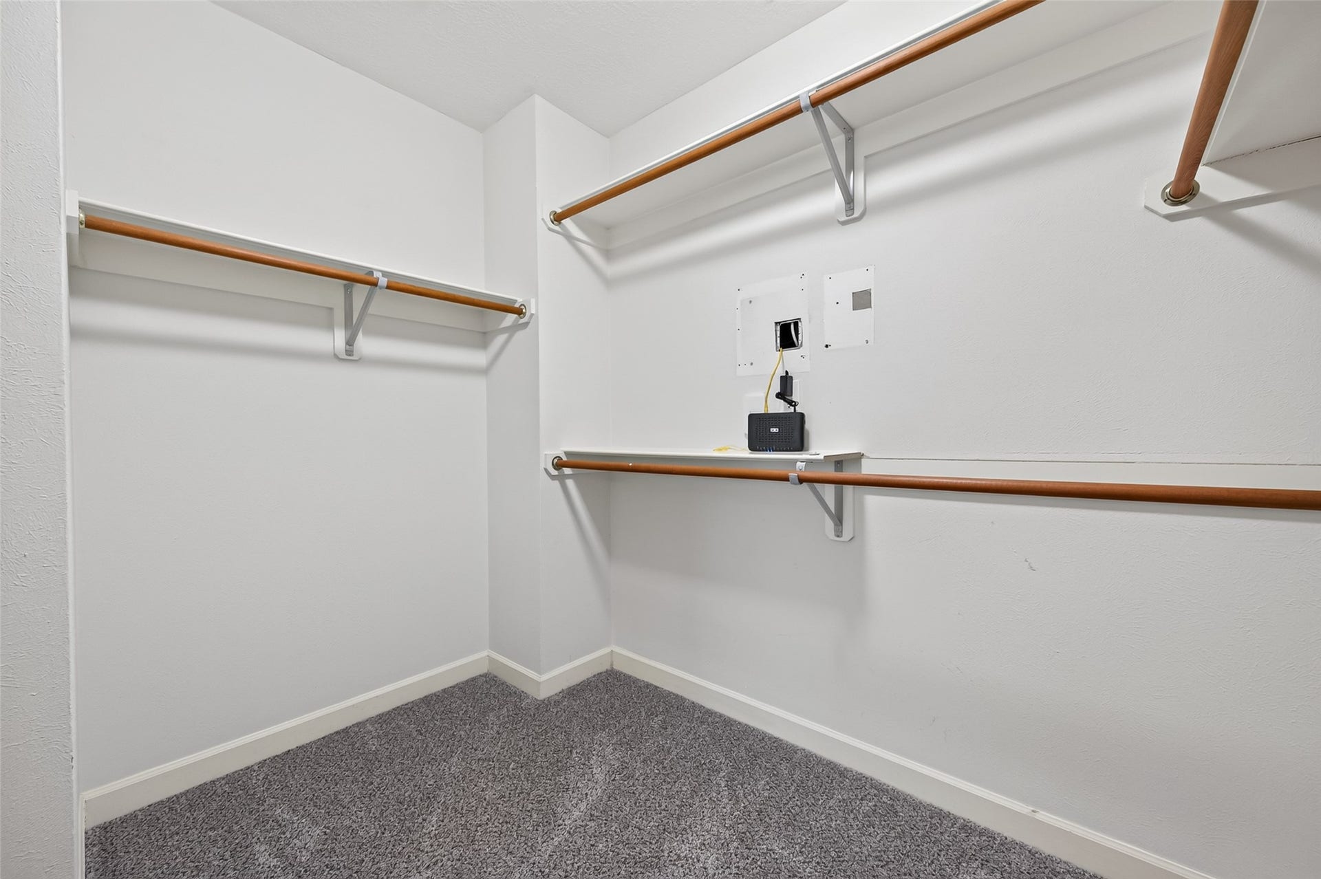 11 Ginger Bay Place, The Woodlands, TX 77382 Closet