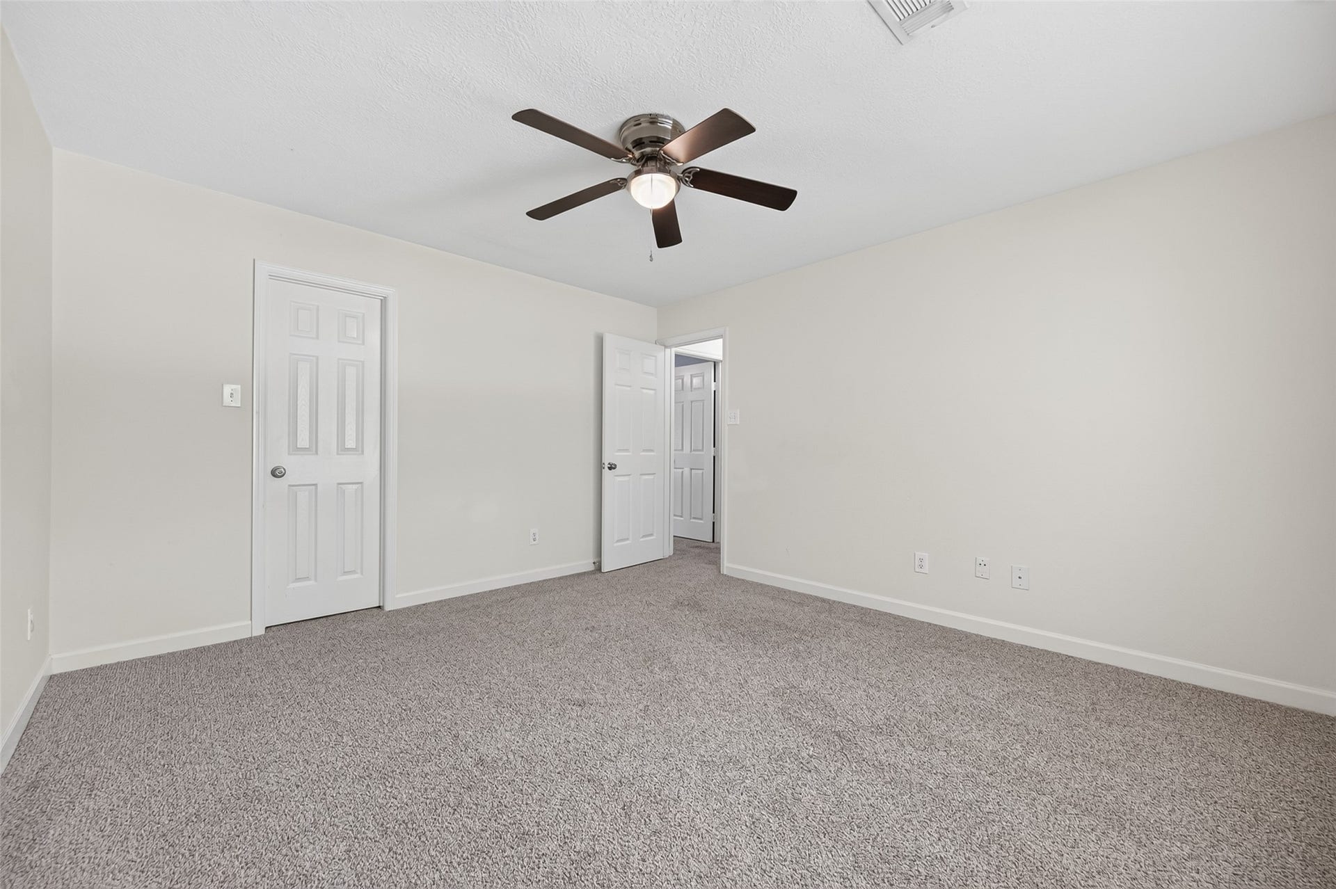 11 Ginger Bay Place, The Woodlands, TX 77382 Bedroom 4