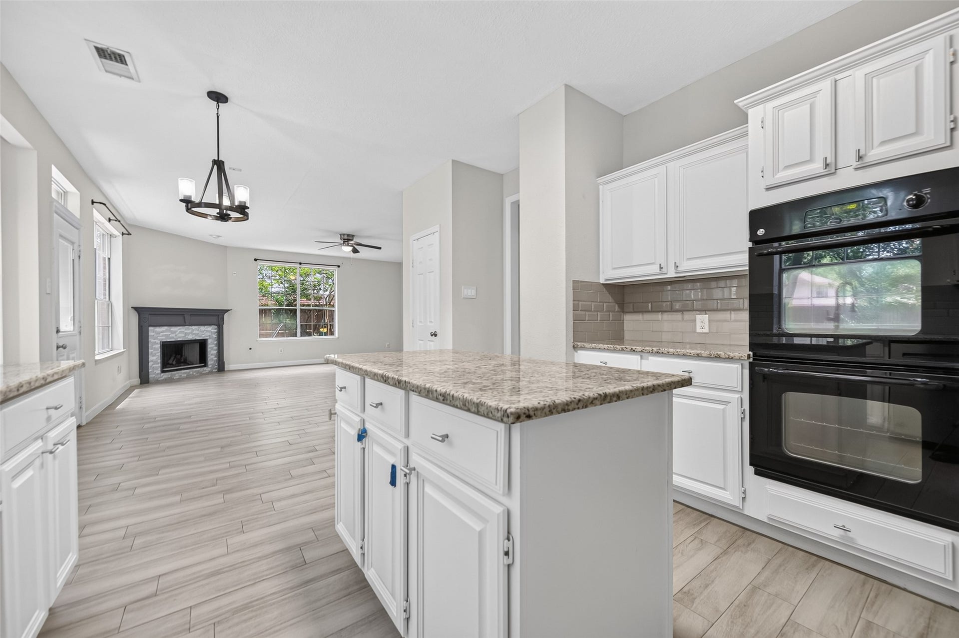 11 Ginger Bay Place, The Woodlands, TX 77382 11 Ginger Bay Place, The Woodlands, TX 77382