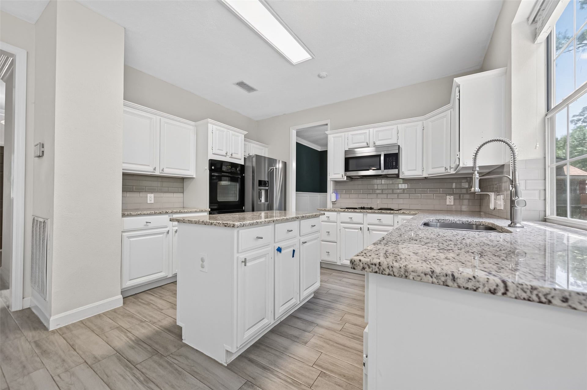 11 Ginger Bay Place, The Woodlands, TX 77382 11 Ginger Bay Place, The Woodlands, TX 77382