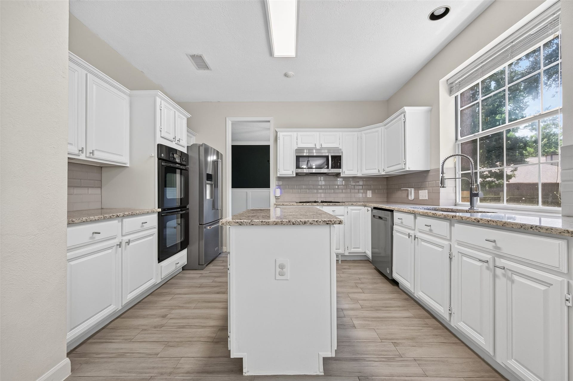 11 Ginger Bay Place, The Woodlands, TX 77382 11 Ginger Bay Place, The Woodlands, TX 77382