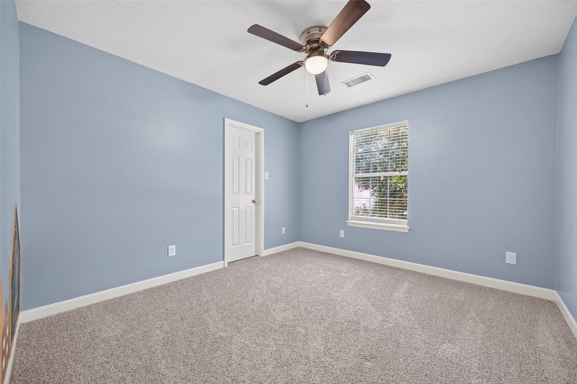 11 Ginger Bay Place, The Woodlands, TX 77382 Bedroom 3