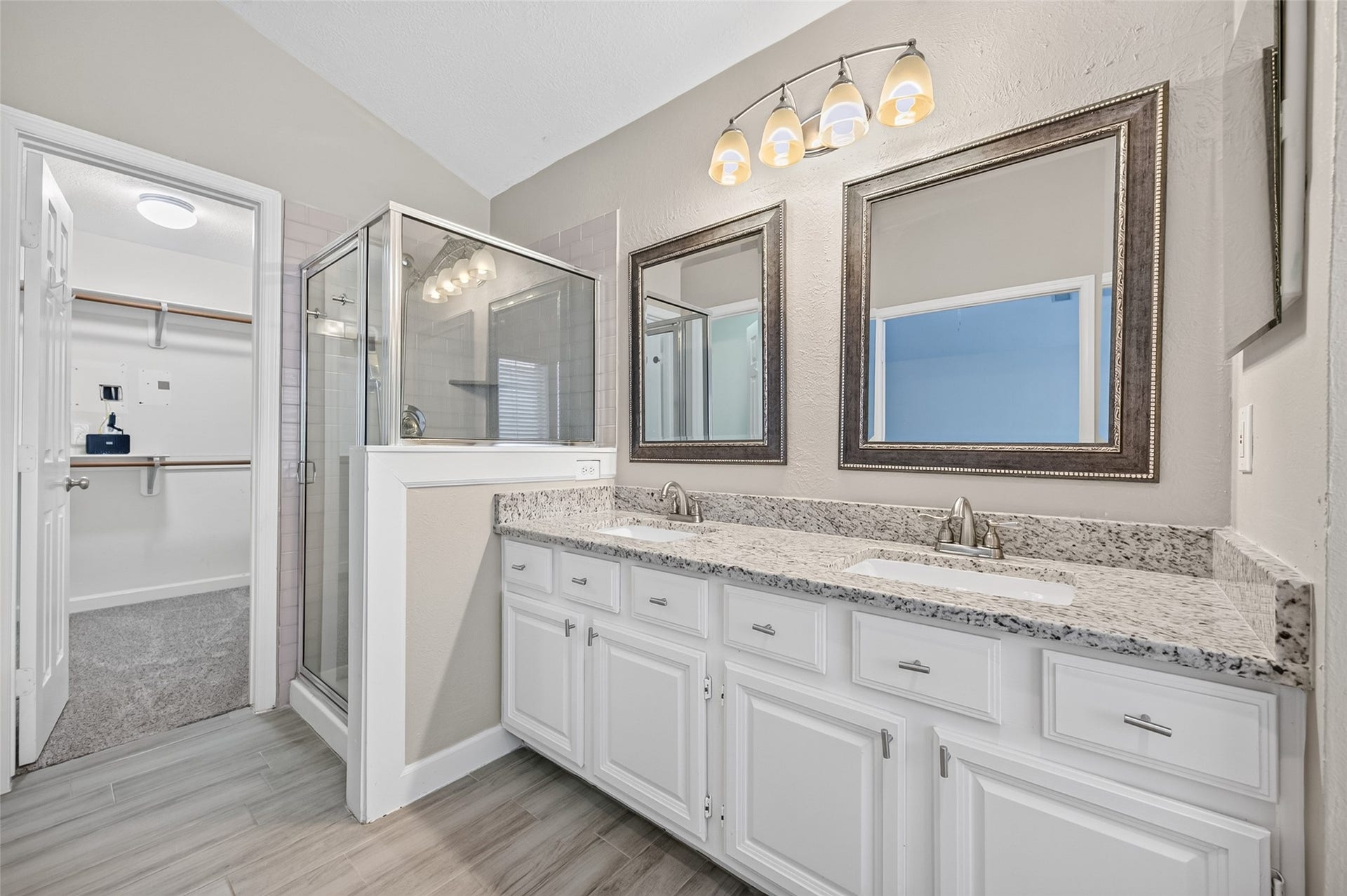 11 Ginger Bay Place, The Woodlands, TX 77382 Primary bathroom