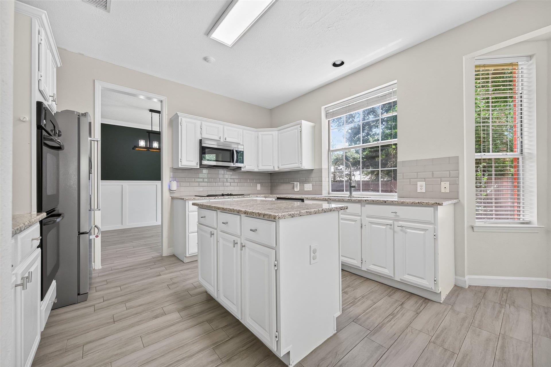 11 Ginger Bay Place, The Woodlands, TX 77382 Kitchen