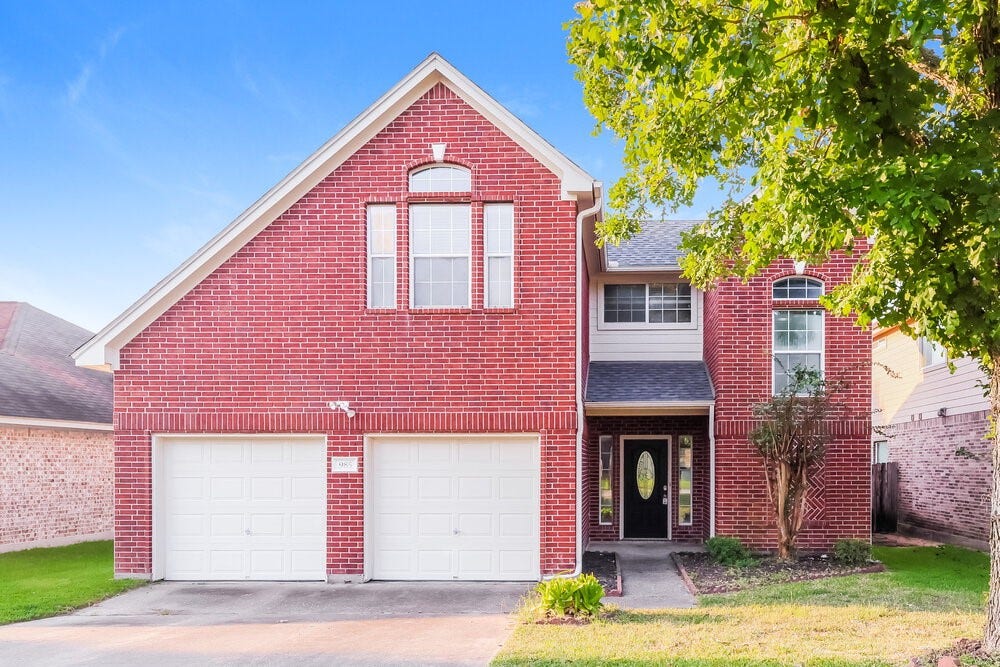 985 Oak Falls Drive, Conroe, TX 77378