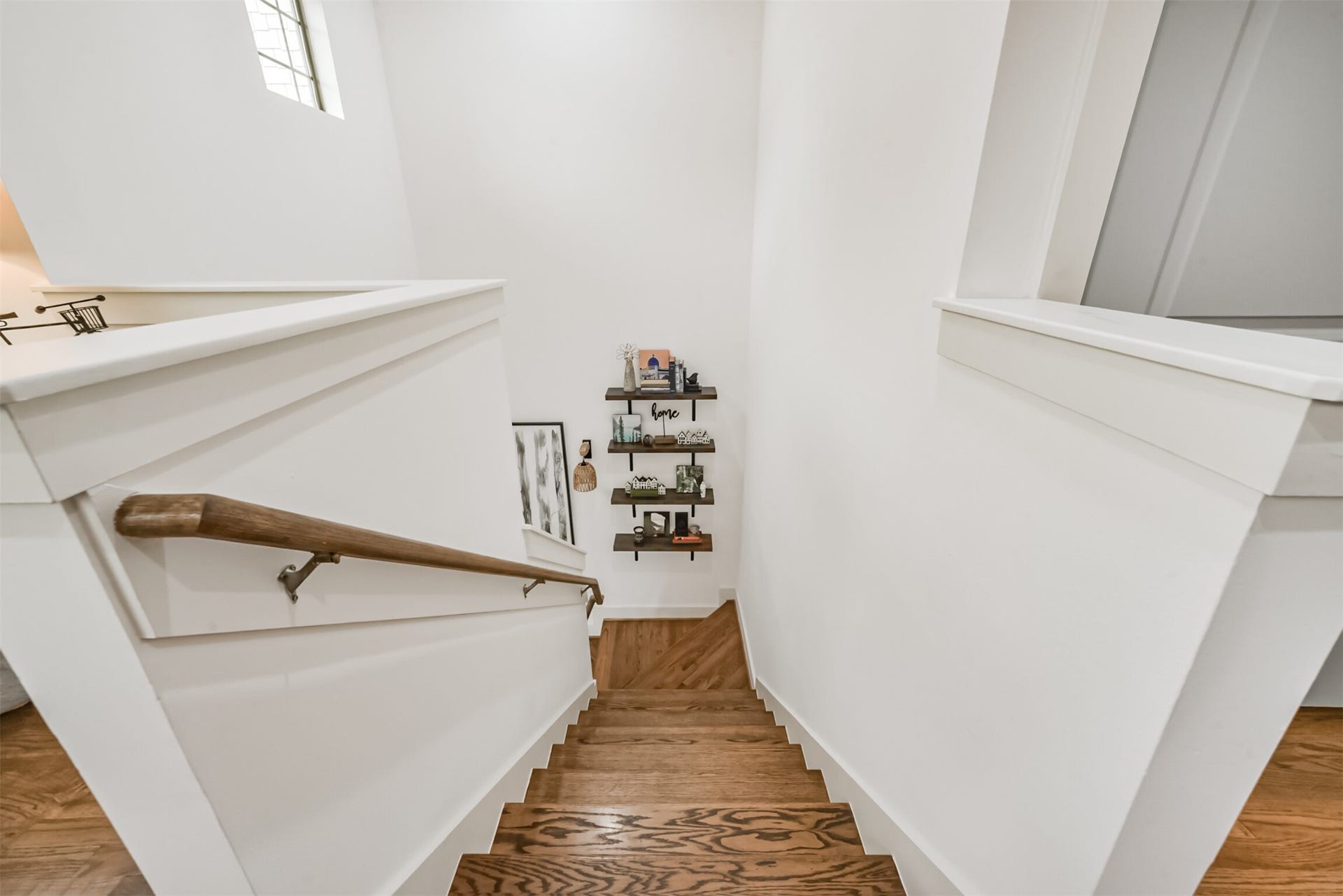 1721 W 24th Street, Houston, TX 77008 Lovely staircase
