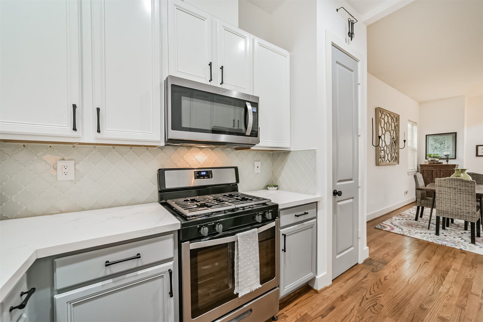 1721 W 24th Street, Houston, TX 77008 Stainless steel appliances, gas range and pantry area.
