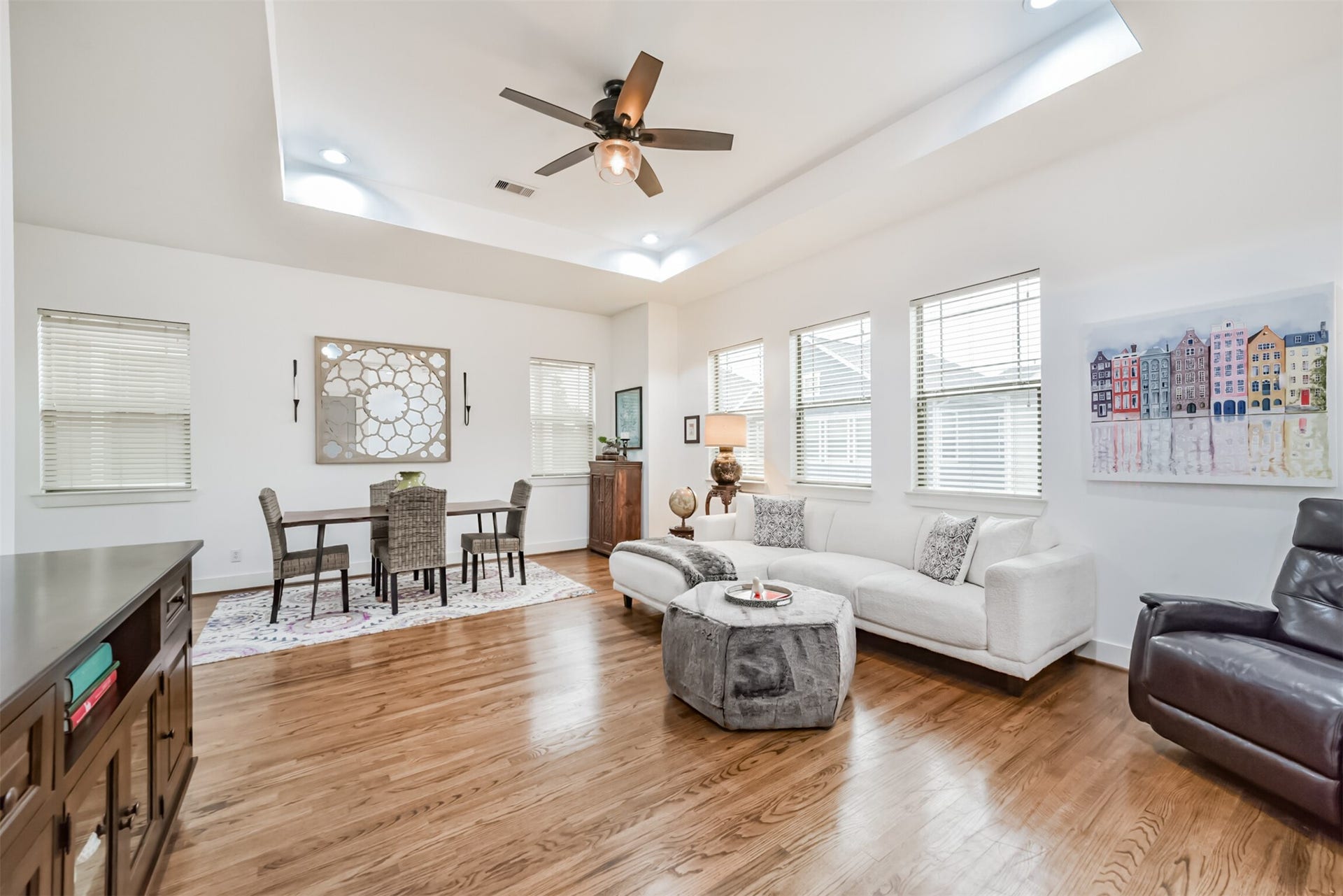 1721 W 24th Street, Houston, TX 77008 Another view of the lovely open living area!