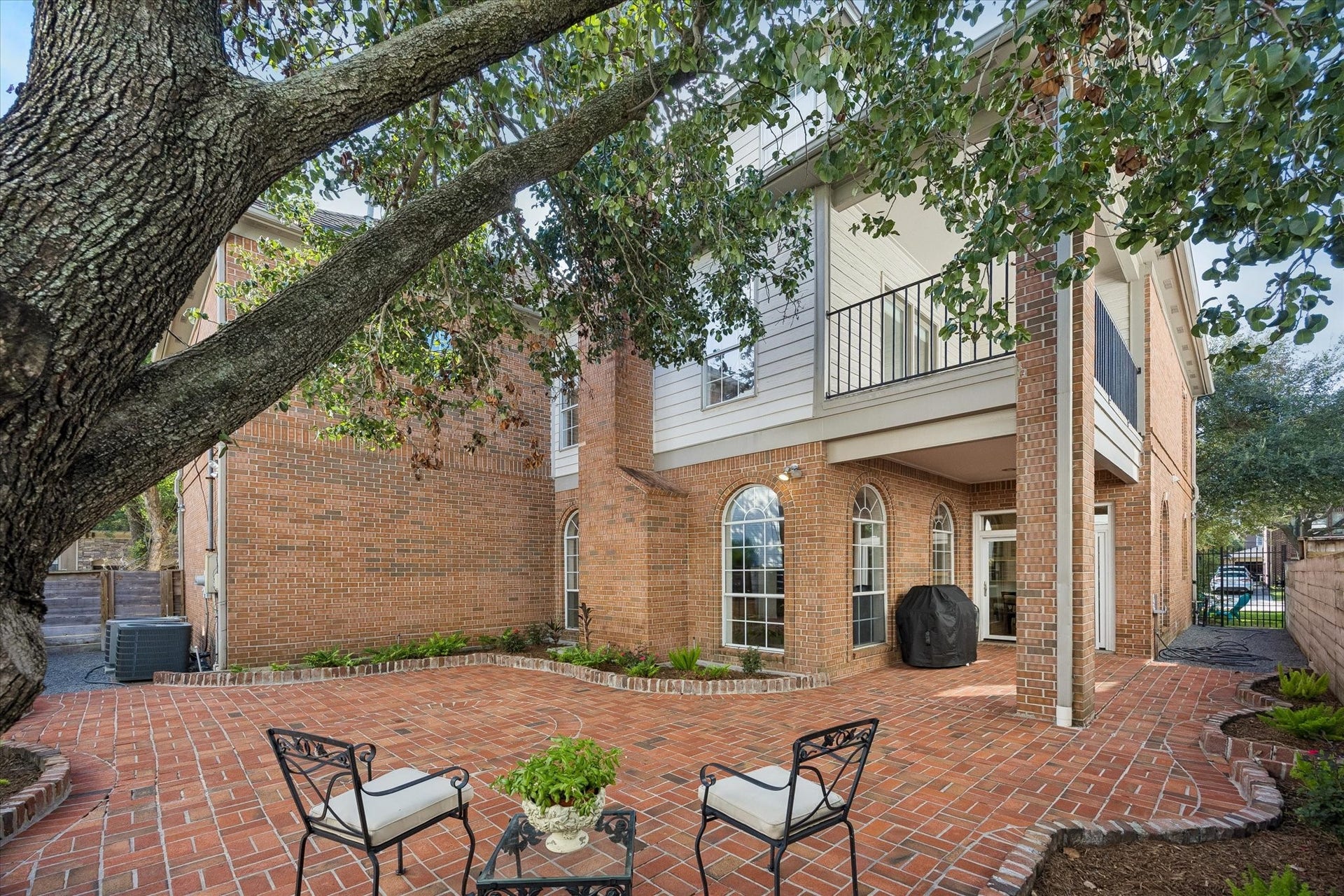 551 S 2nd Street, Bellaire, TX 77401 551 S 2nd Street, Bellaire, TX 77401