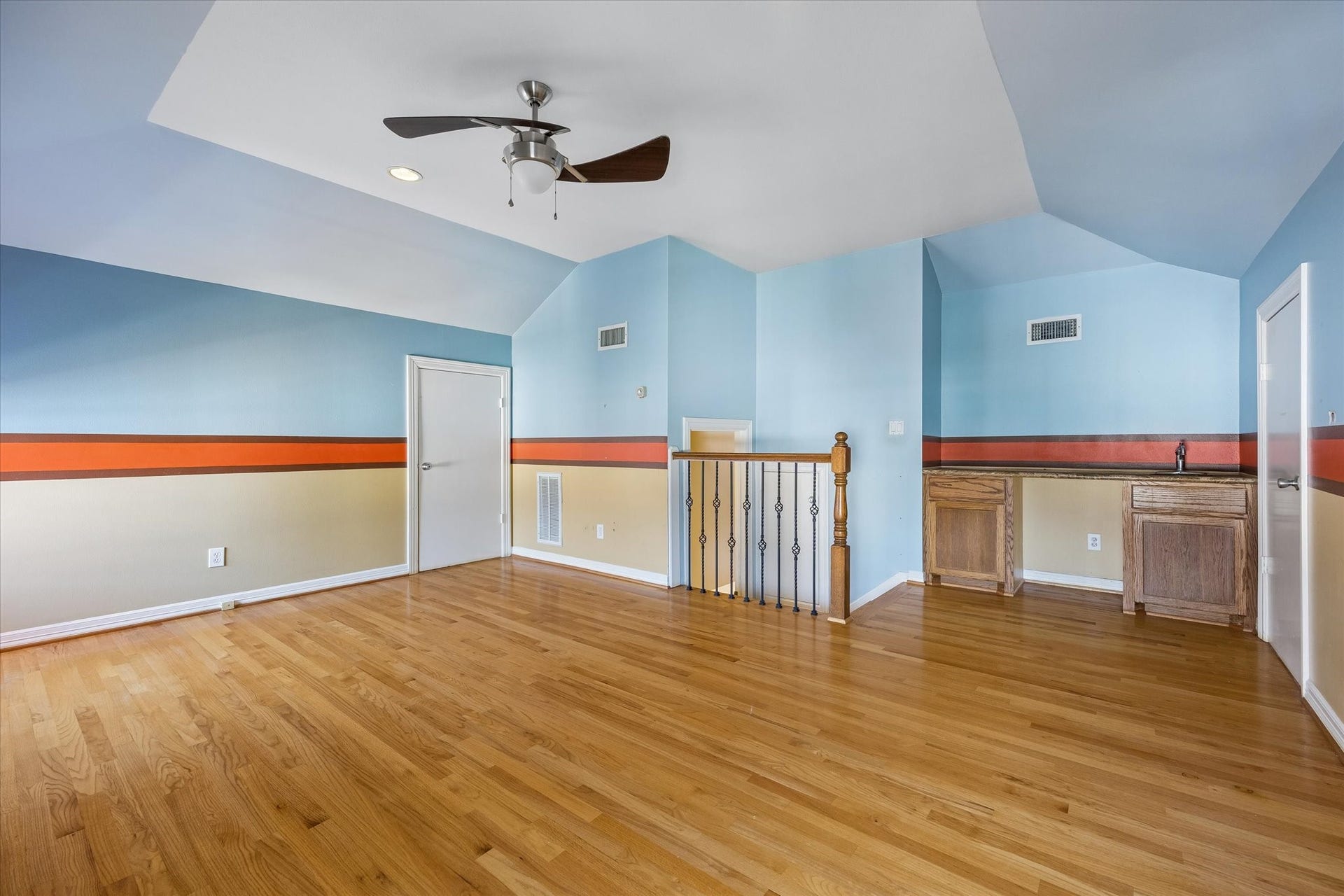 551 S 2nd Street, Bellaire, TX 77401 551 S 2nd Street, Bellaire, TX 77401